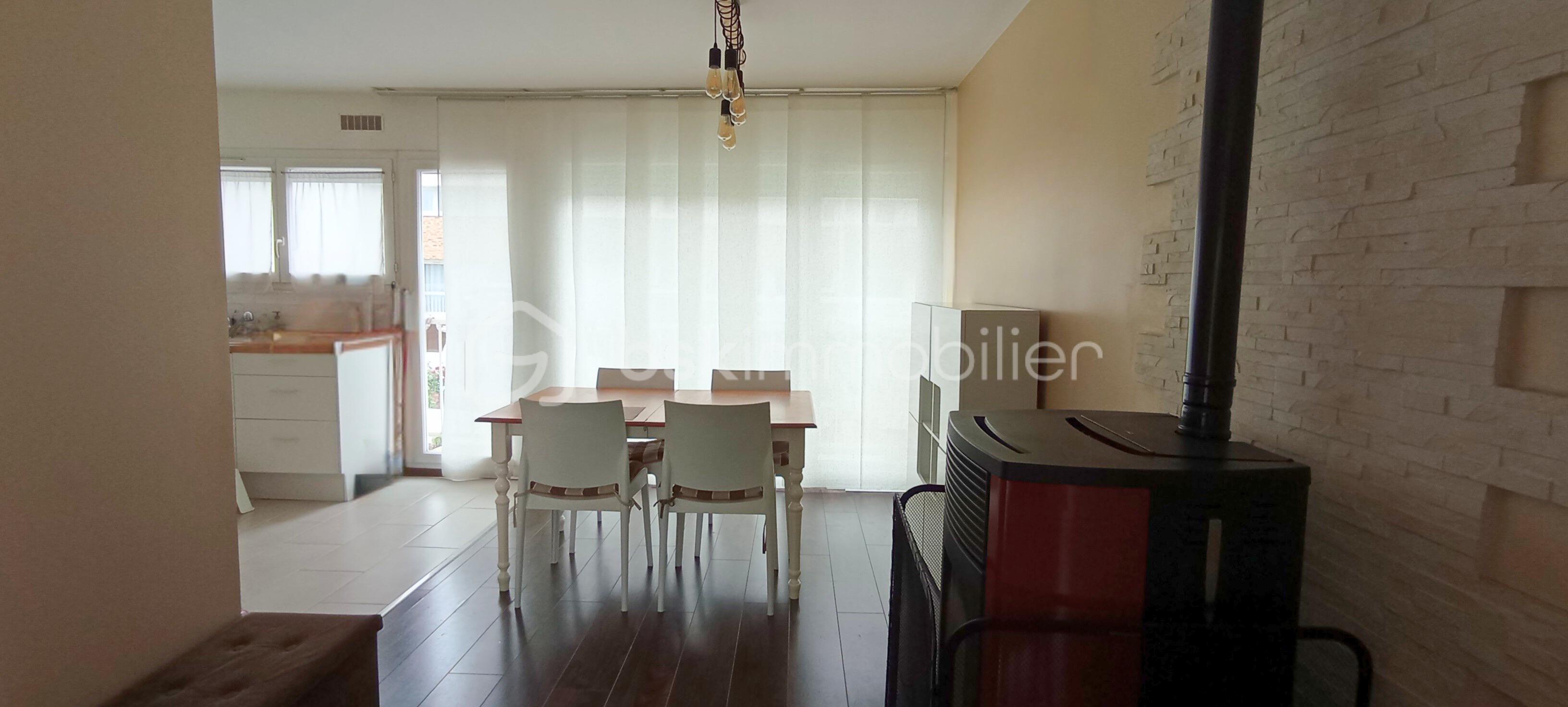 Maison de 100 m² - SALON SEJOUR (2).jpg