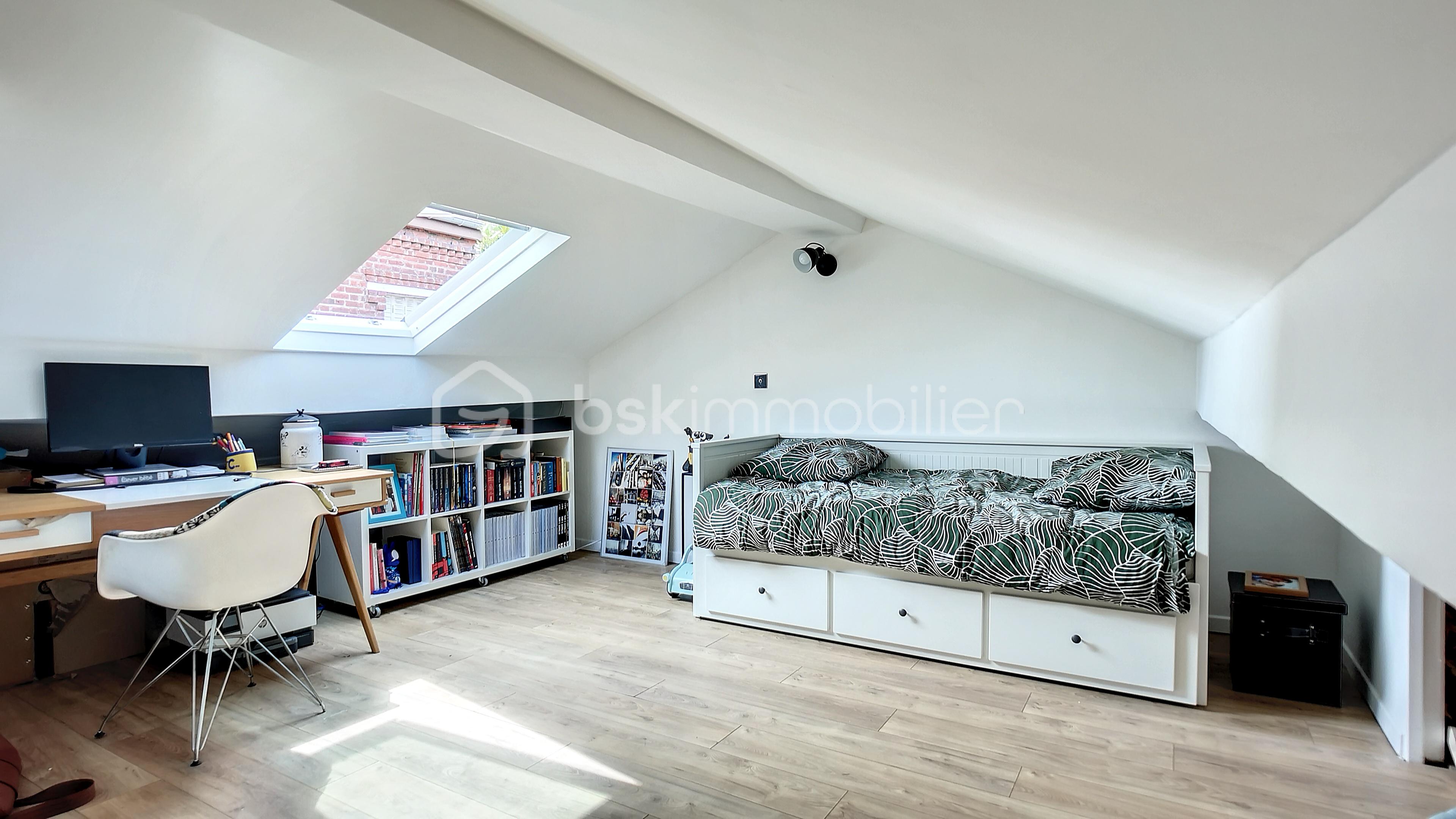 12-Chambre sous combles.jpg