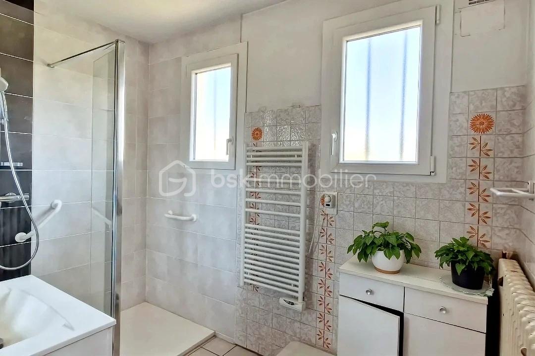 Maison traditionnelle de 85 m² - salle d'eau.jpg