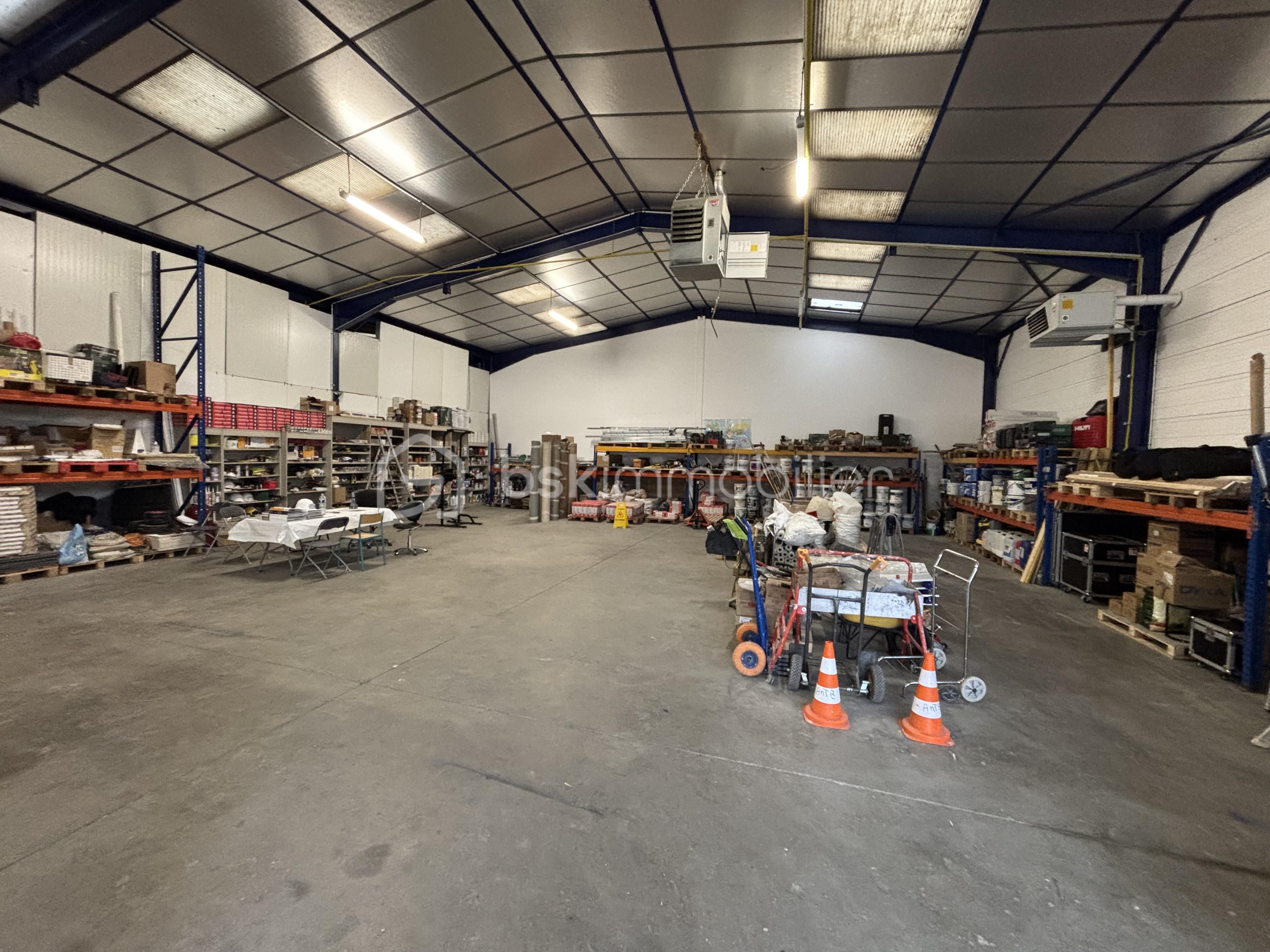 Local d'activités de 280 m² - IMG_9328.jpeg