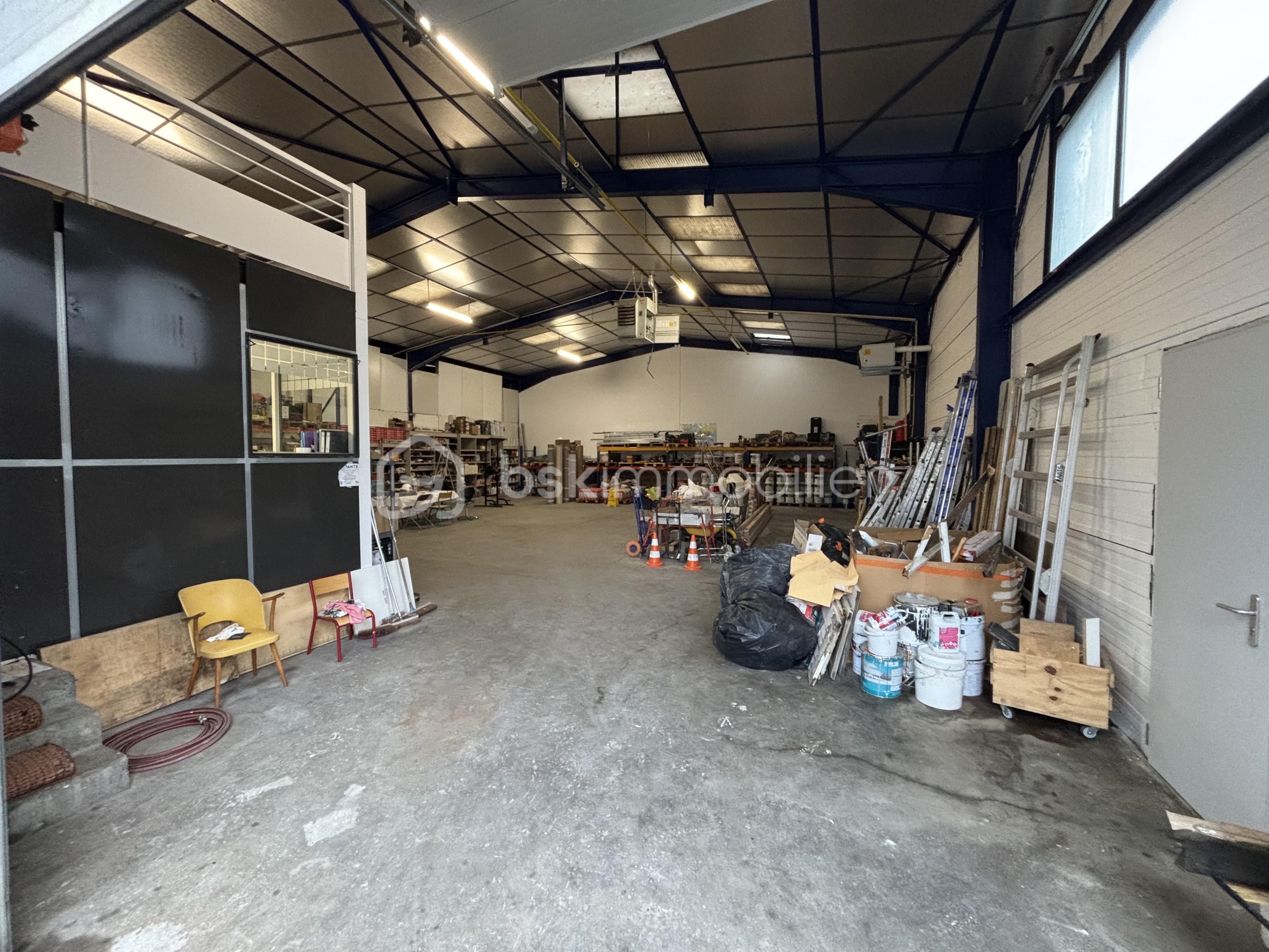 Local d'activités de 280 m² - IMG_9326.jpeg