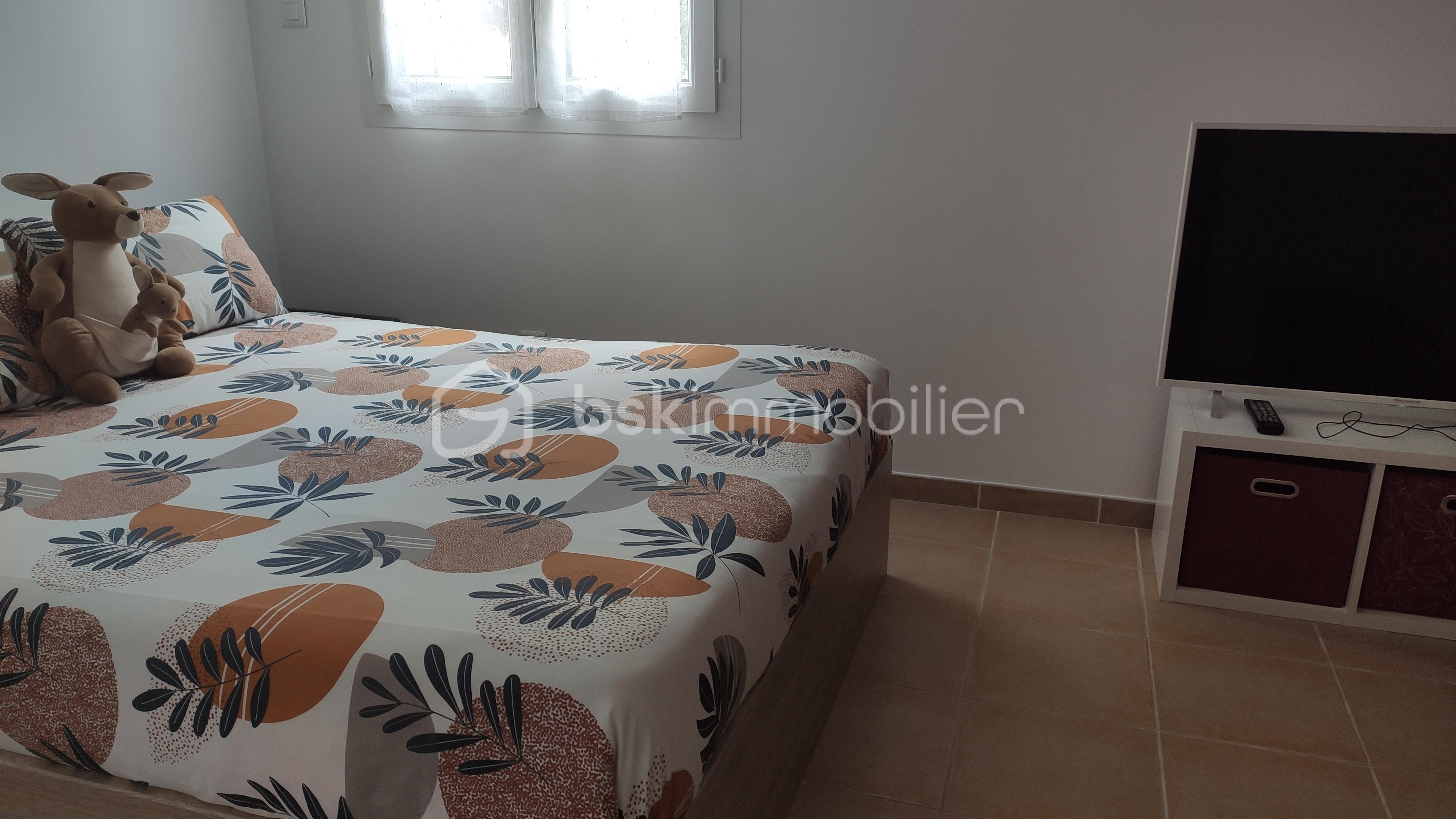 chambre côté rue 2.jpg