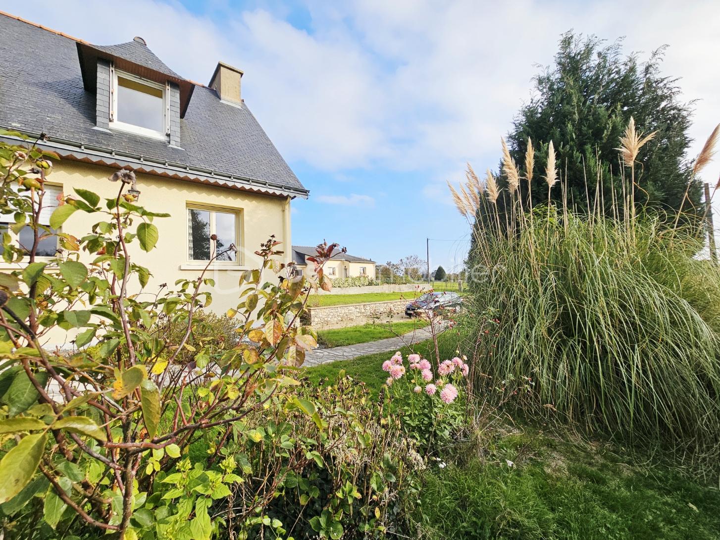 Maison traditionnelle de 140 m² - Ext1.jpg