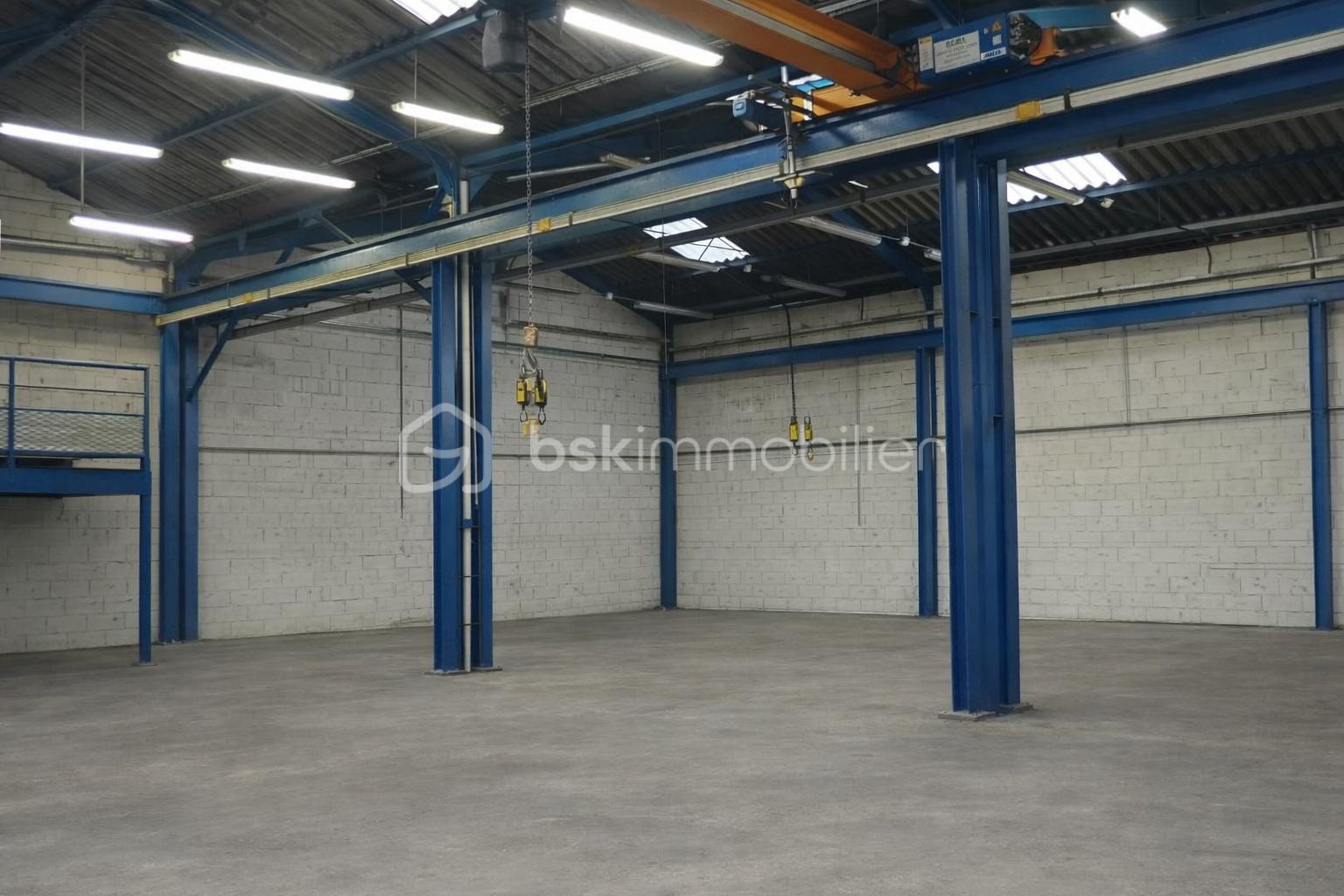 Local d'activités de 309,40 m² - ffdfc6a1-087f-40b1-b351-9216af4b36c8.png