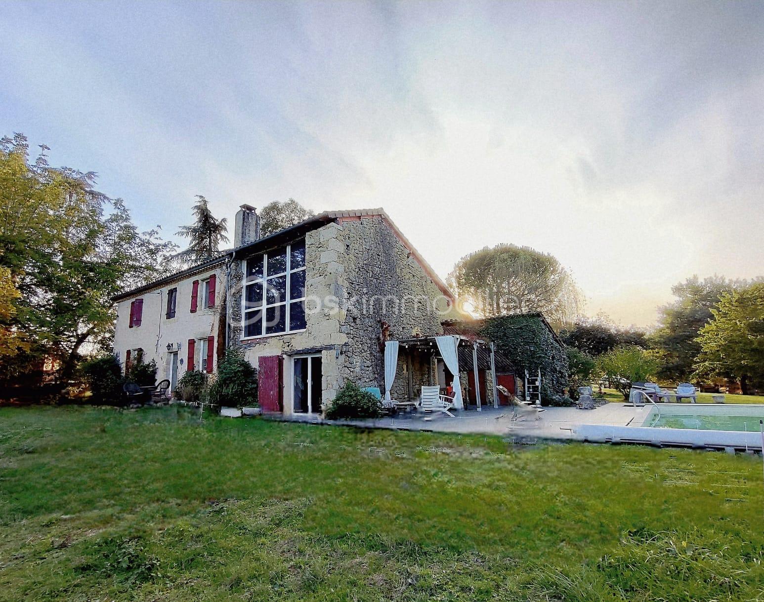 Maison ancienne de 222 m²