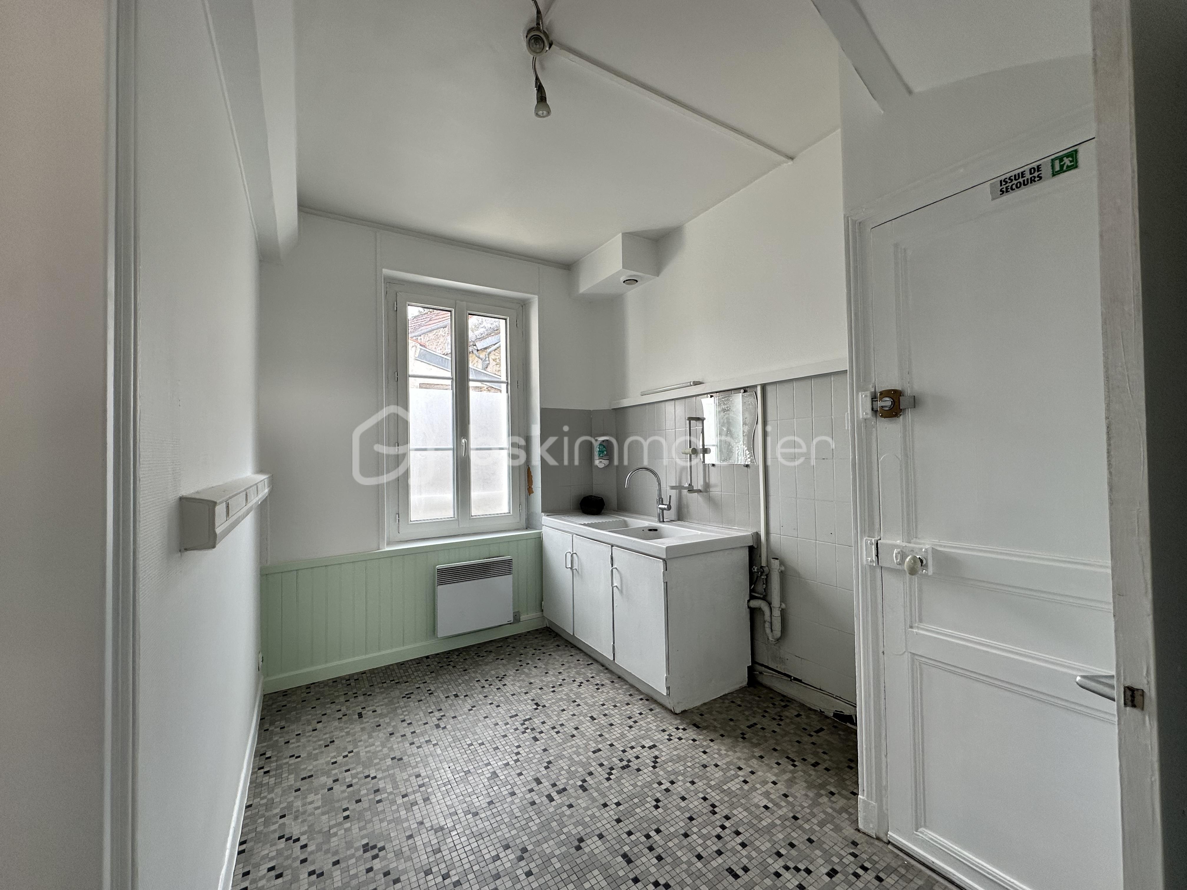 Local d activites de 50 m² - IMG_8290 2 - copie.jpg