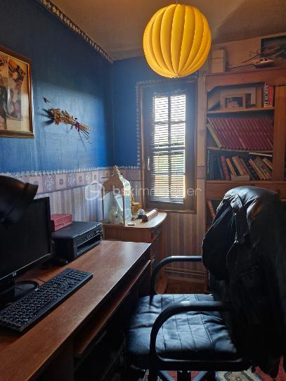 bureau.jpeg