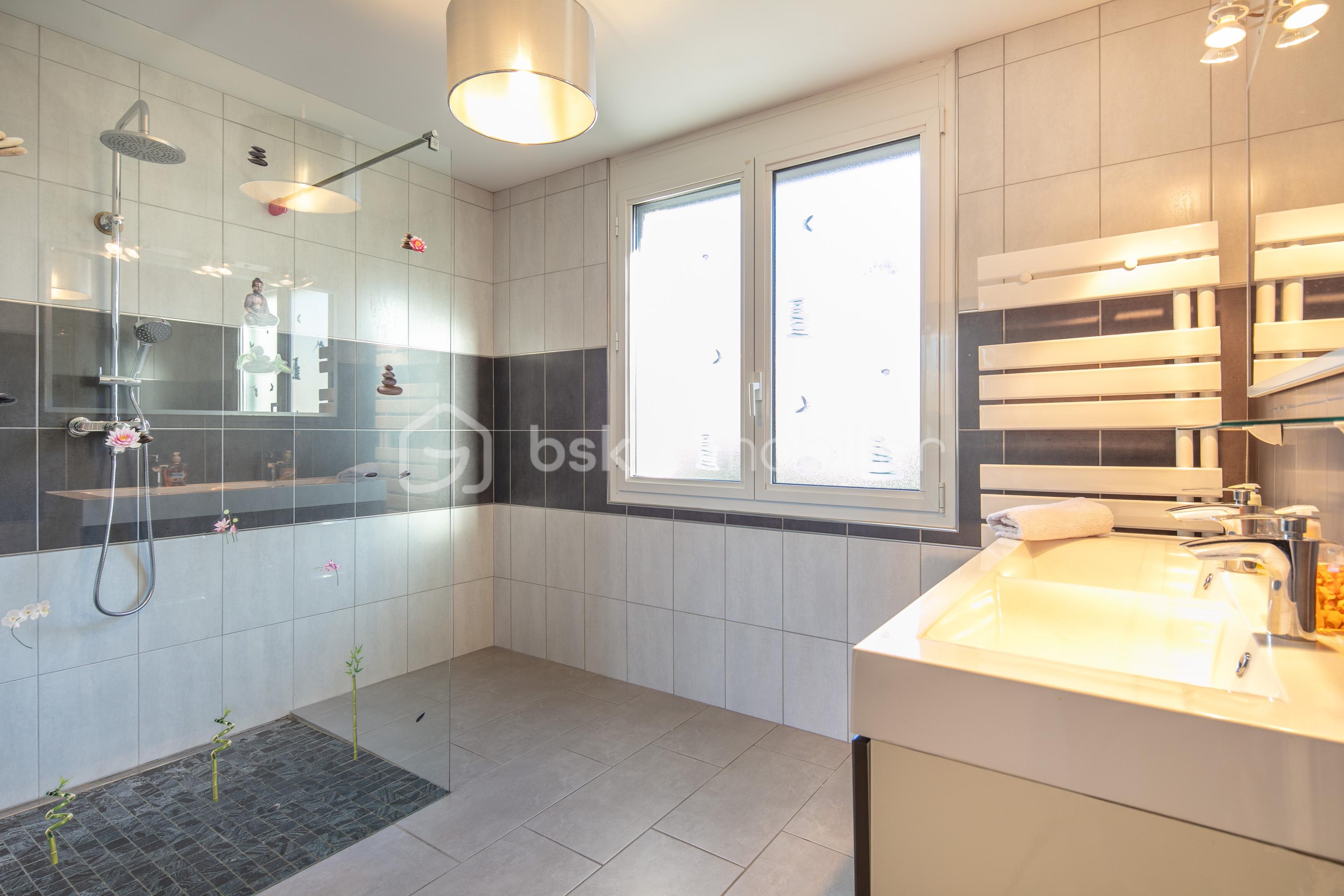 Maison de 189 m² - salle d'eau.jpg