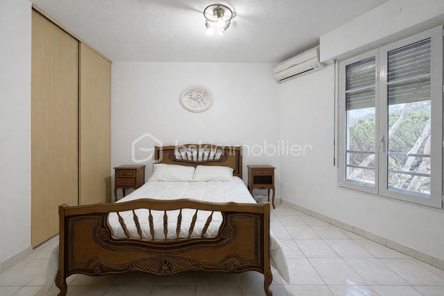 Chambre traditionnelle en lumière naturelle.png