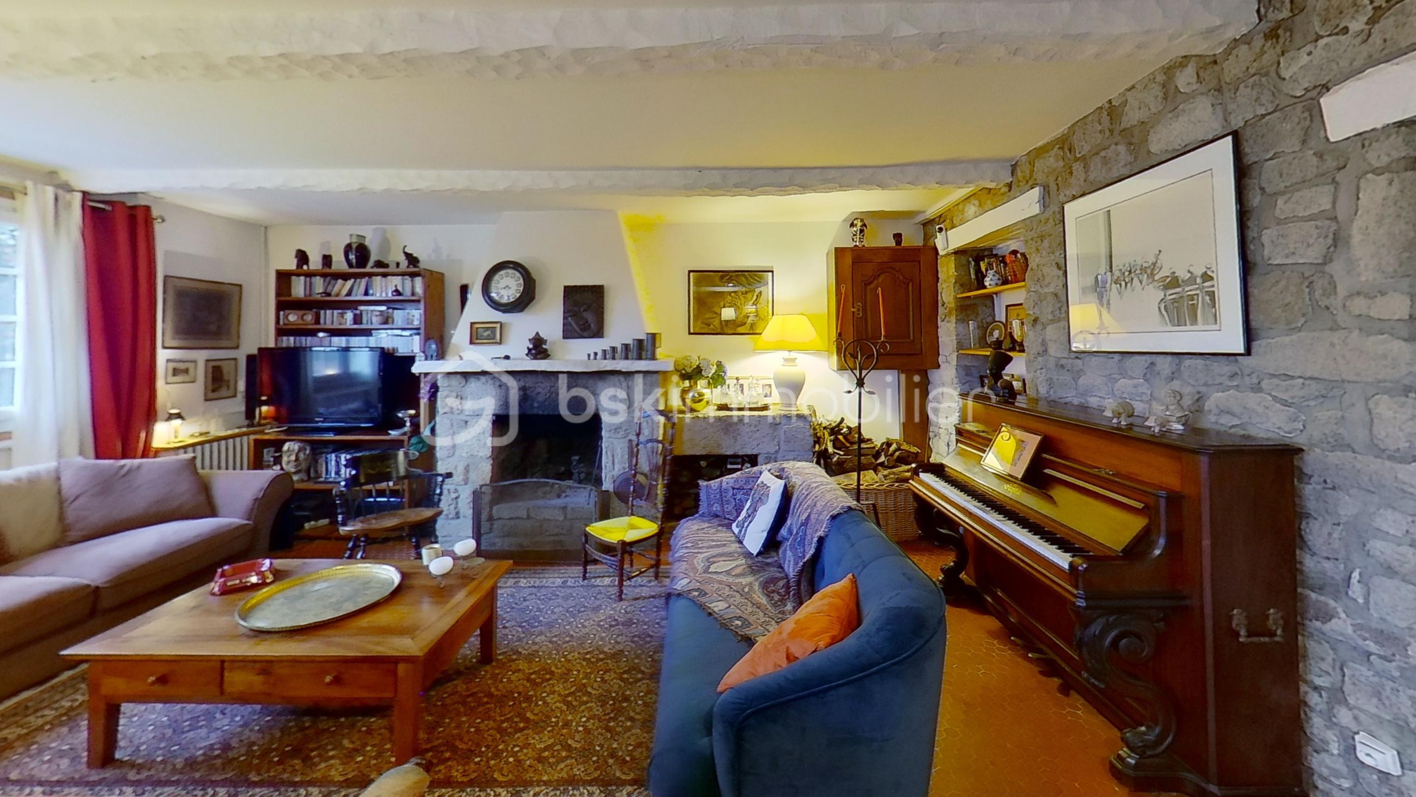 Living-Room4.jpg