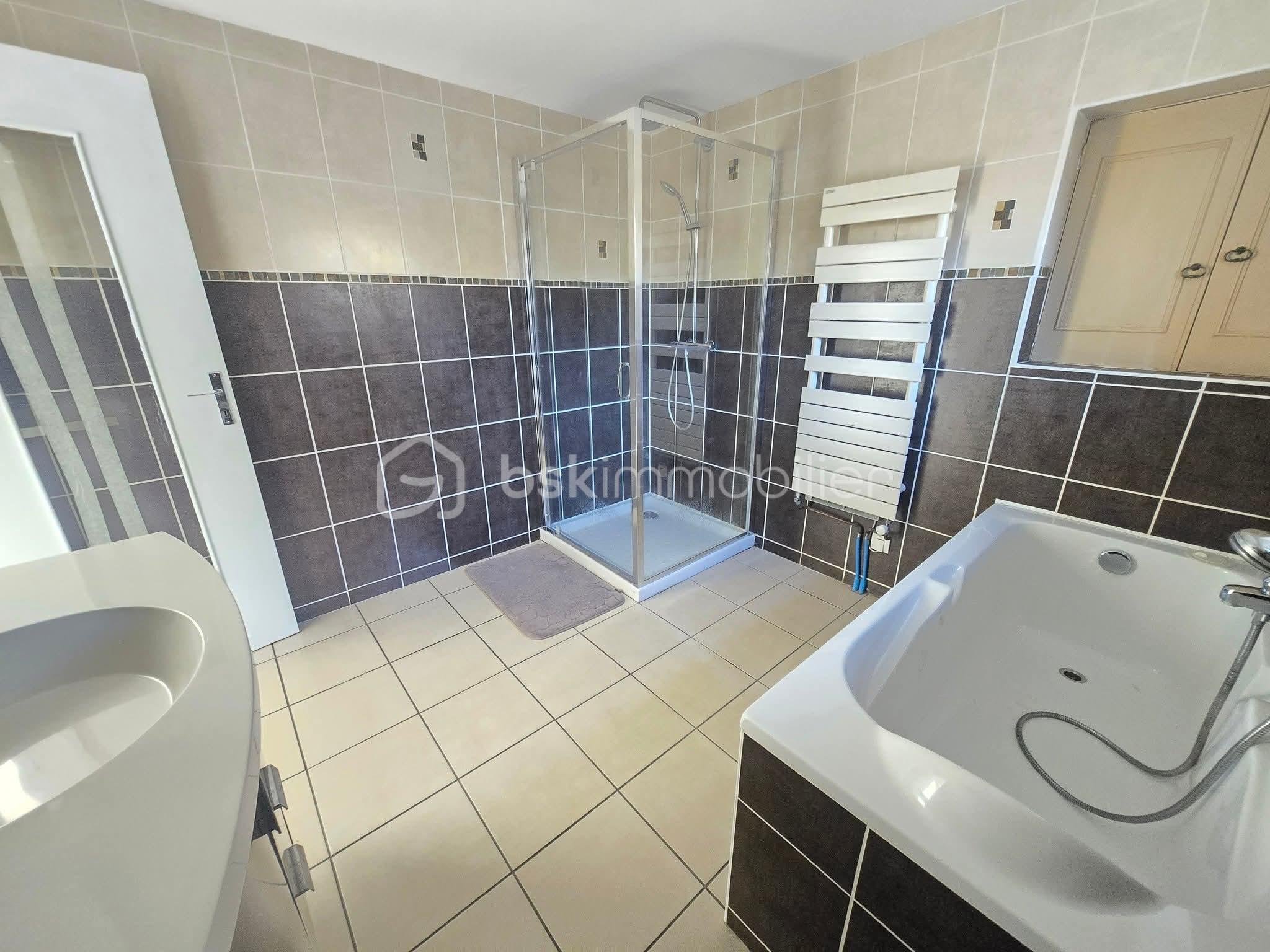 Maison de ville de 110 m² - FB_IMG_1759957228829.jpg