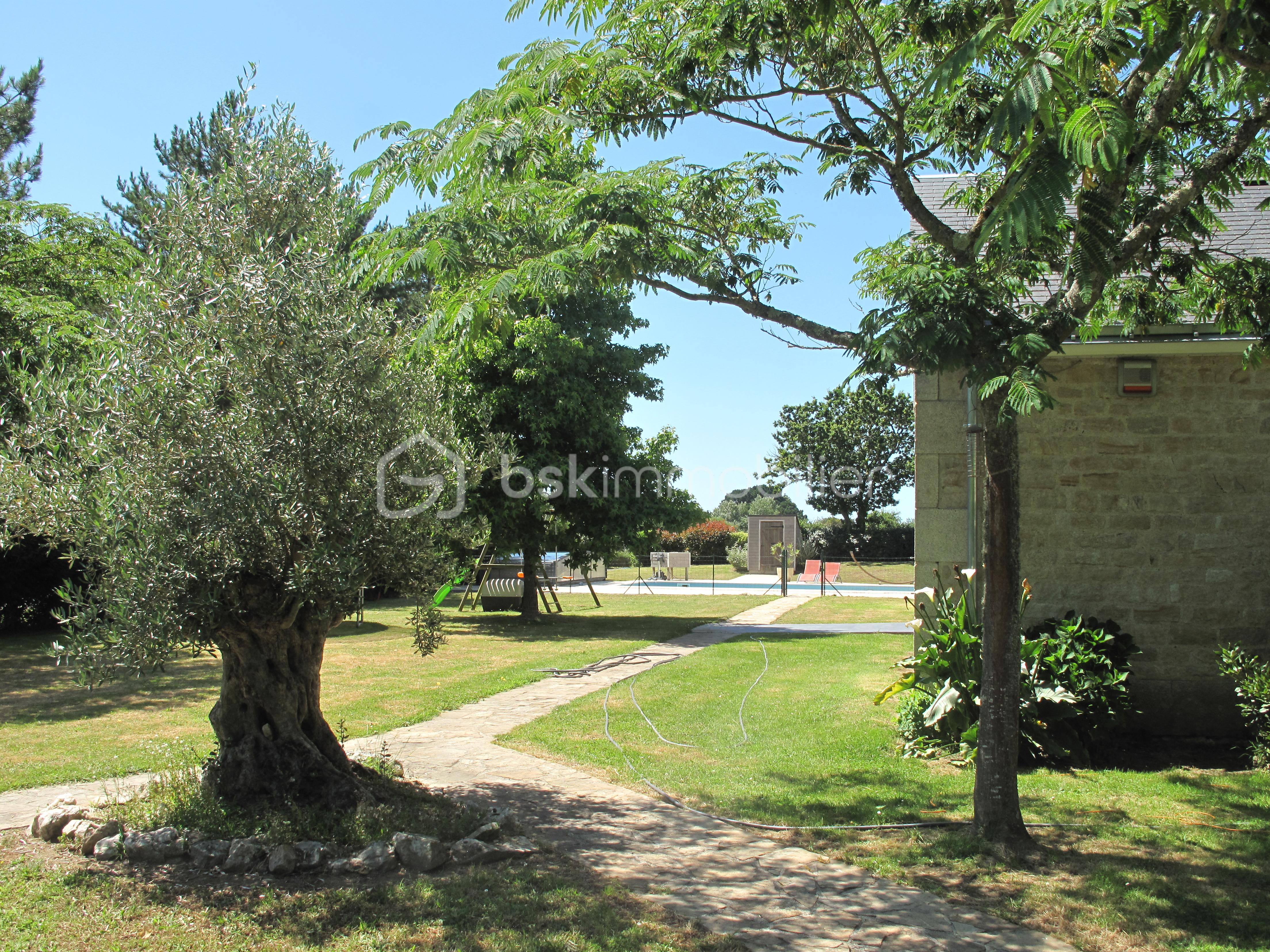 Maison d architecte de 210,50 m² - jardin.JPG