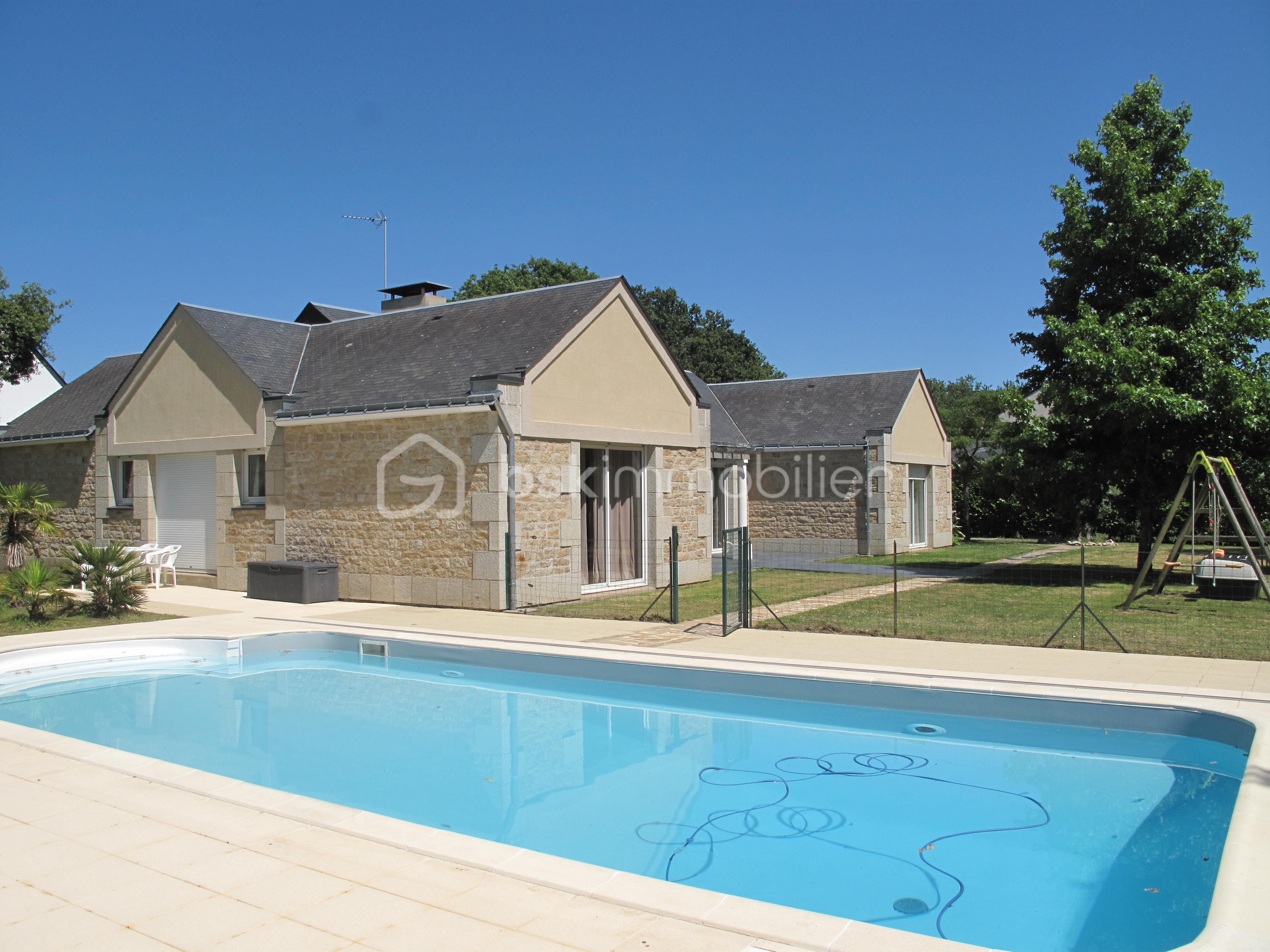 Maison d architecte de 210,50 m² - maison et piscine.JPG