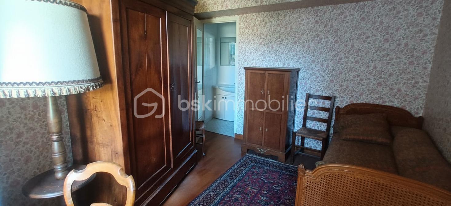 petite chambre avec cab de toilettes BONNE.png