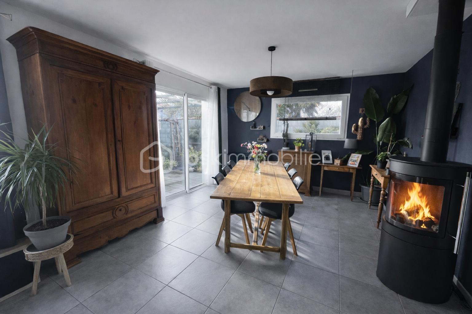 Maison traditionnelle de 97 m² - salle a manger.PNG