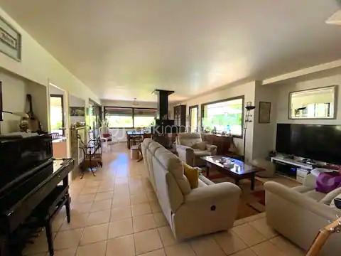 Maison de 223,60 m² - salon.png