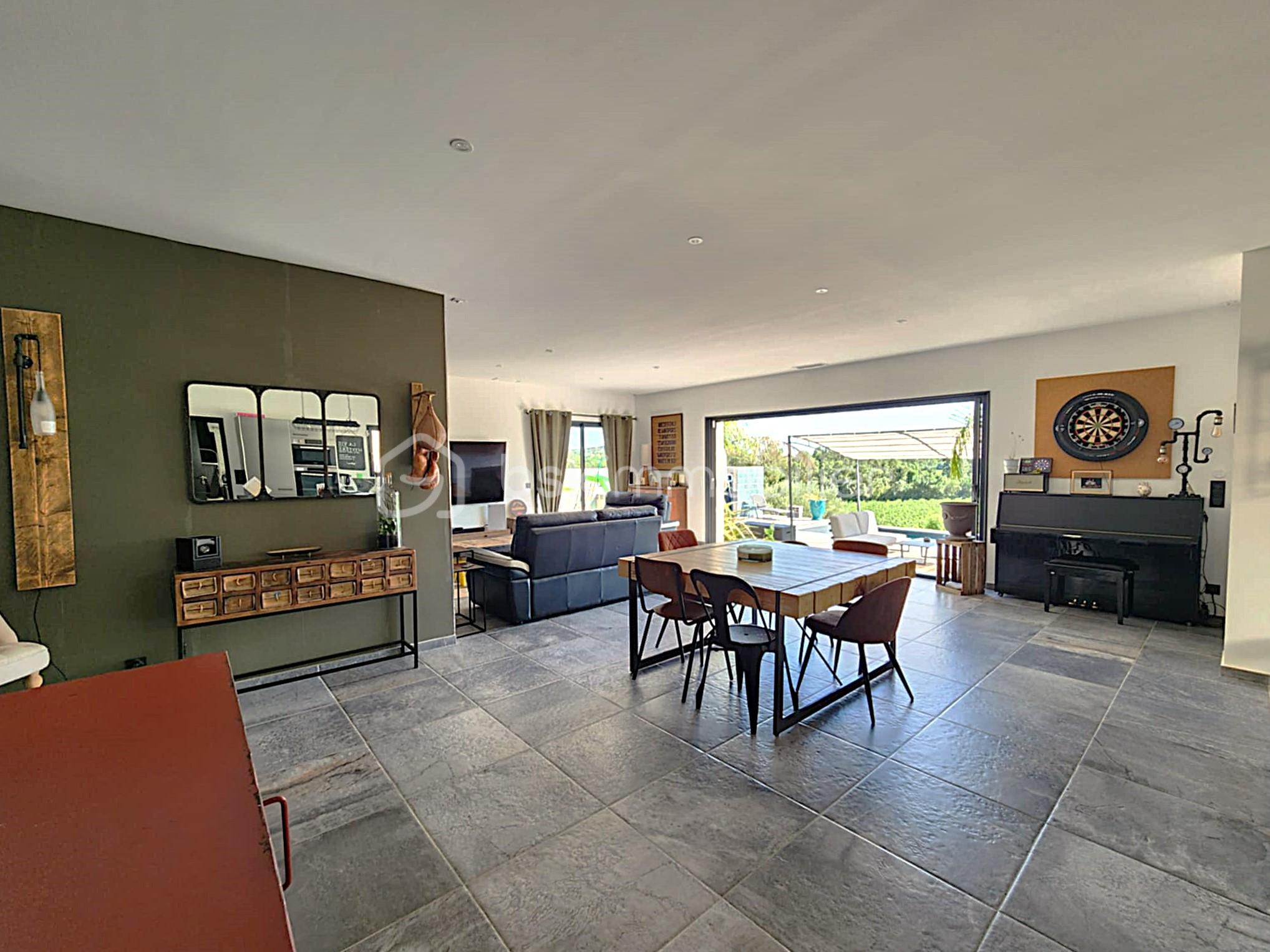 Maison de 151 m² - c00e45f9-e7a0-4b57-b365-ef3e7d6f6396 (1).jpg