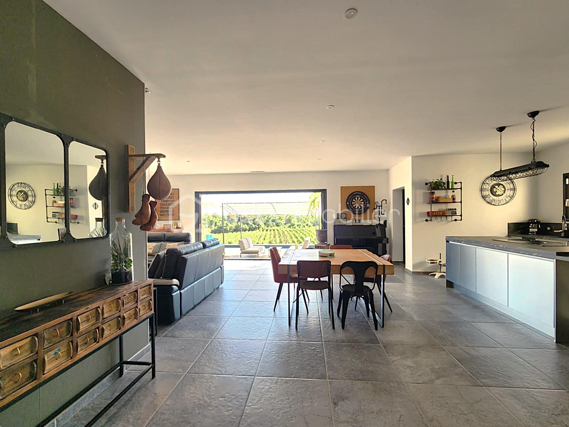 Maison de 151 m² - 62e0572e-c053-482f-930f-a21480f5e652 (1).jpg