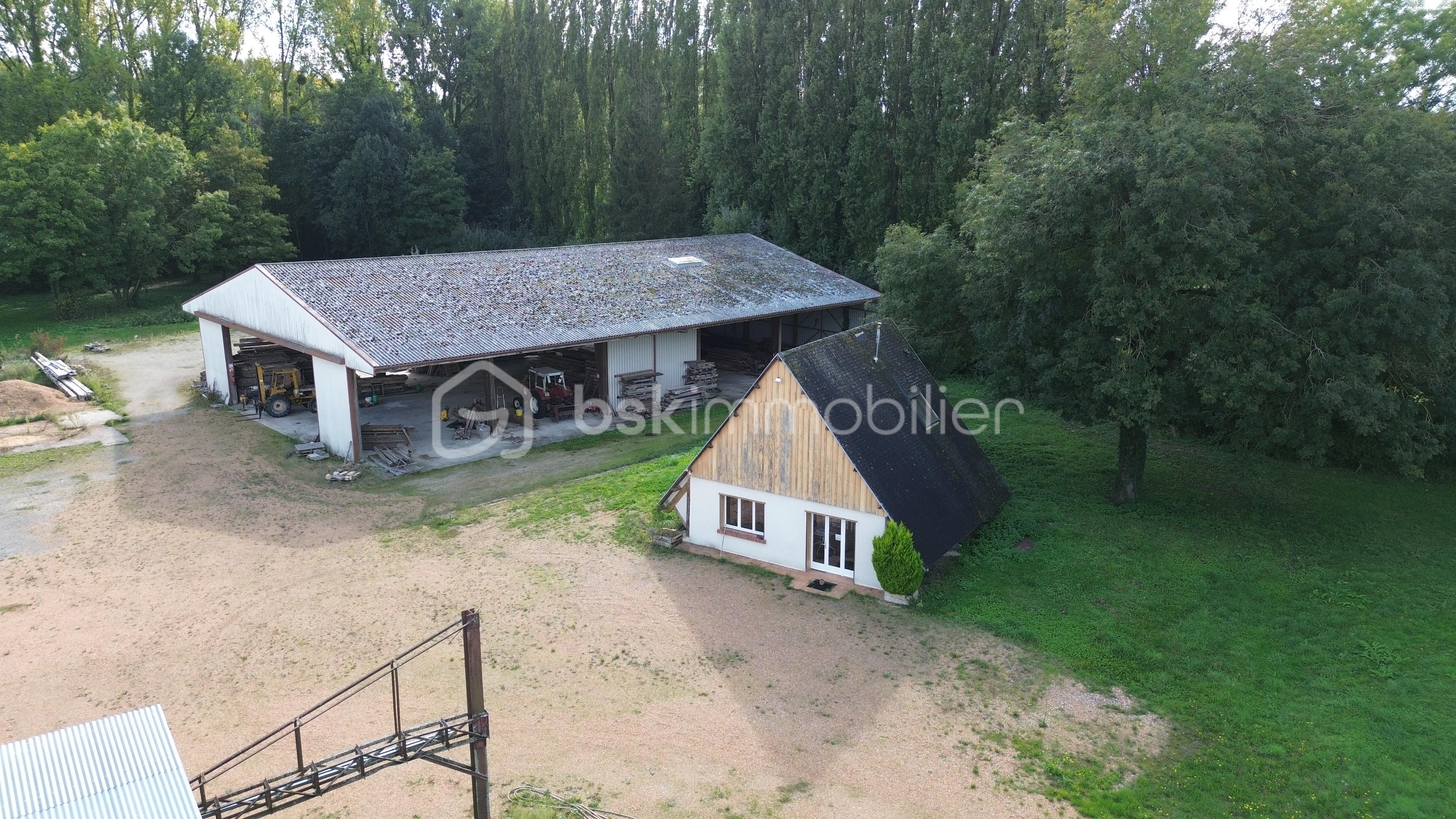 Local d'activités de 2 600 m² - D4.JPG