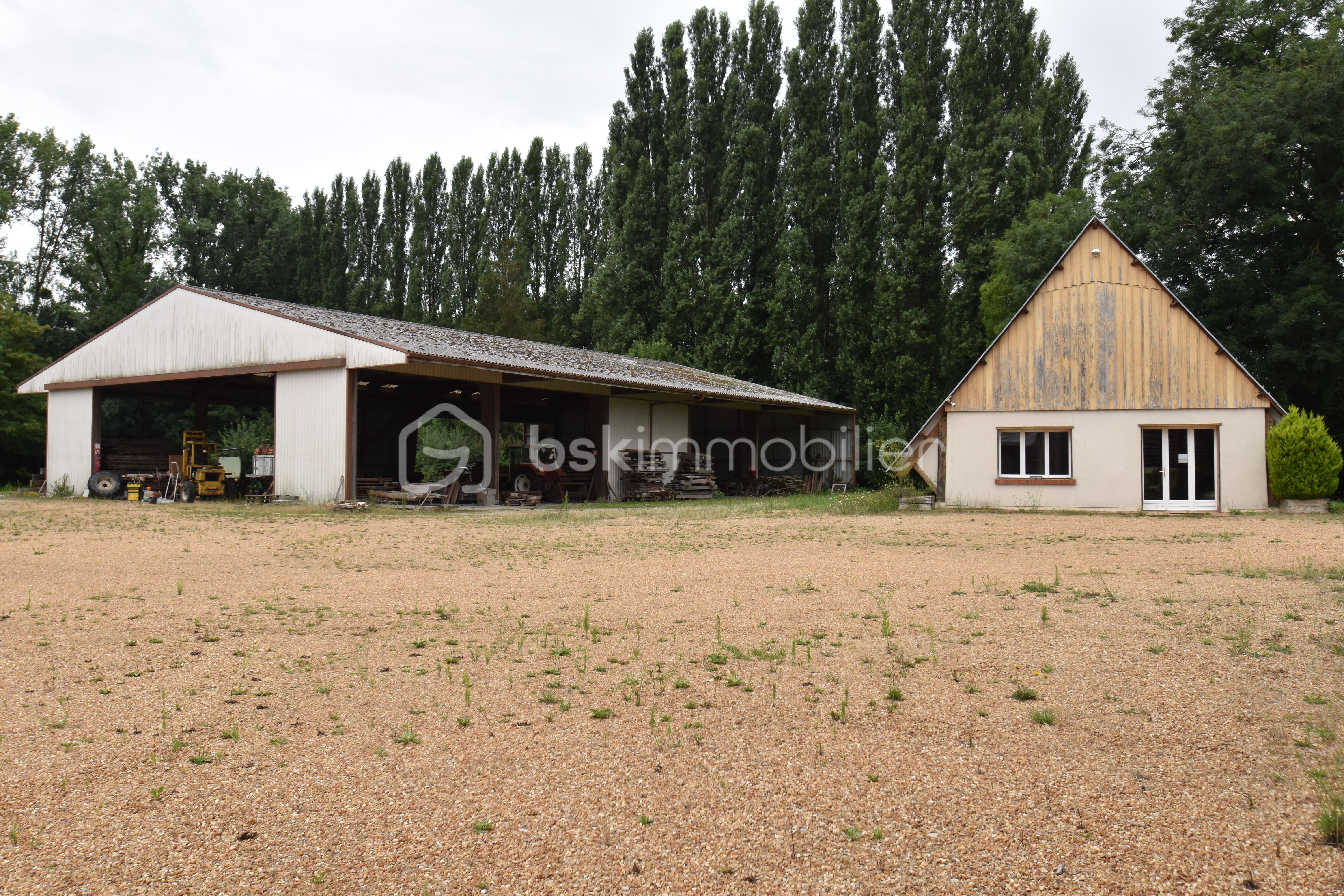 Local d activites de 2 600 m² - BAT16.JPG