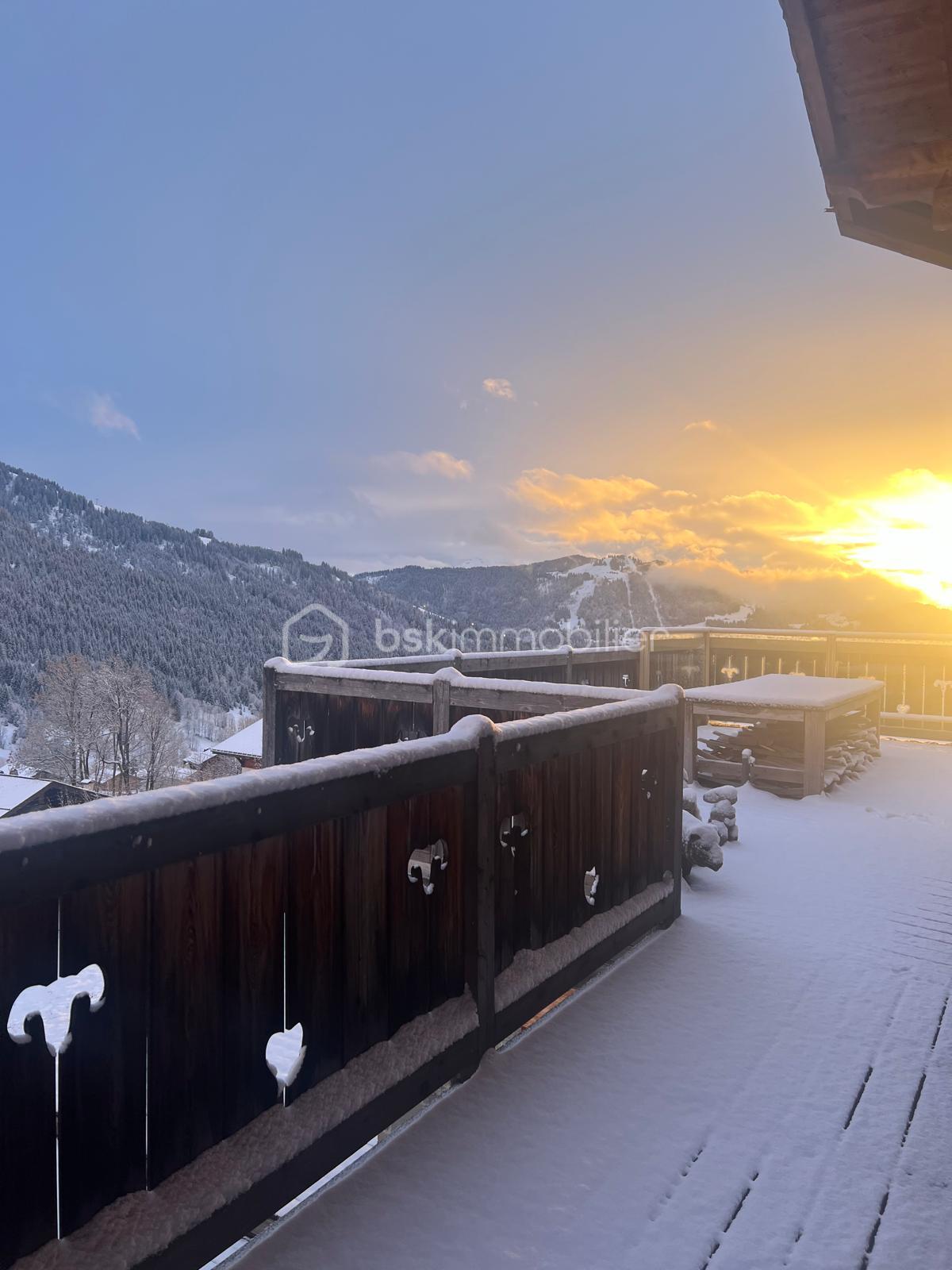 Maison de 350 m² - Photo terrasse soleil neige.jpg