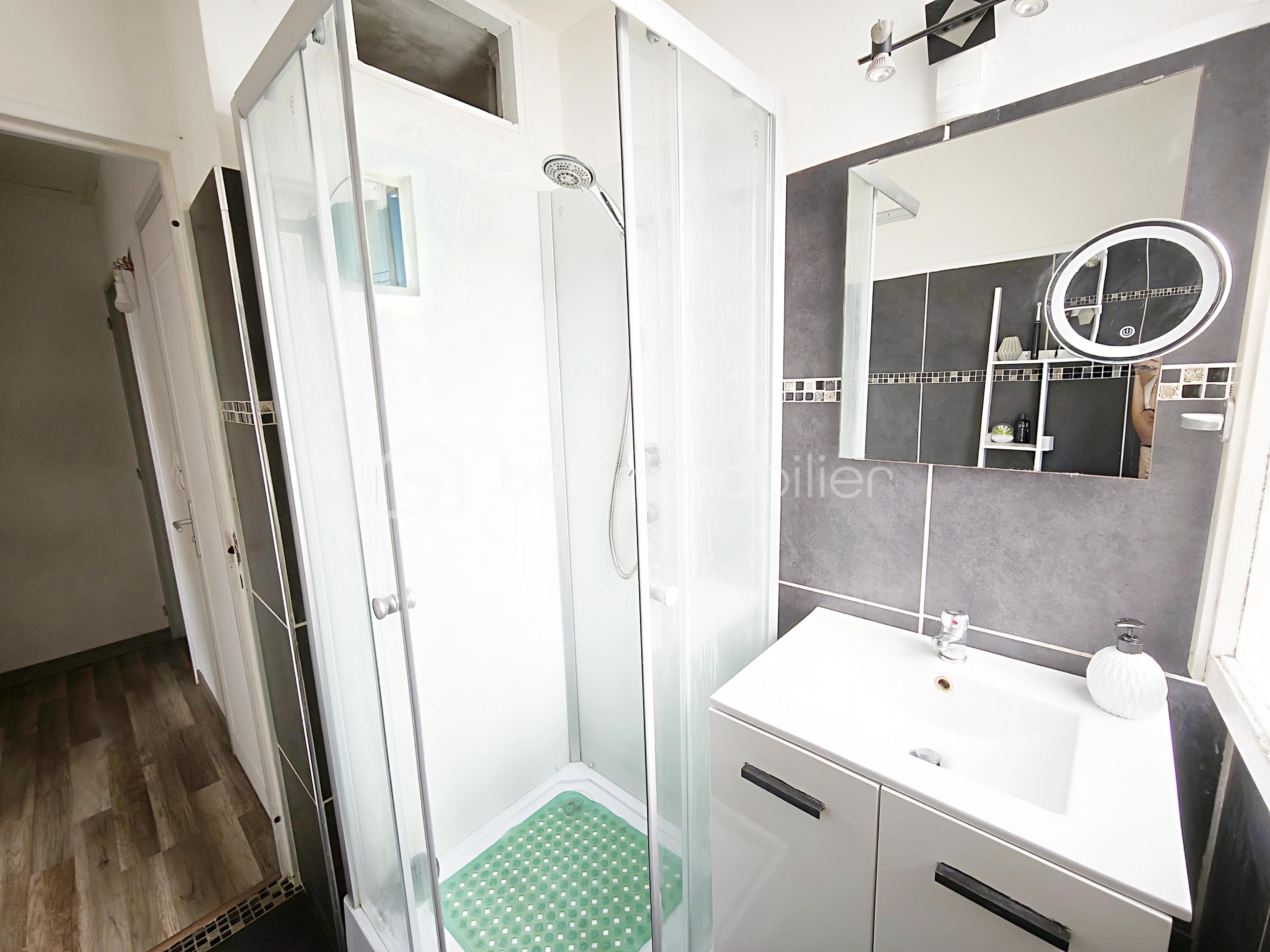 Appartement de 50,95 m² - salle de douches.jpg