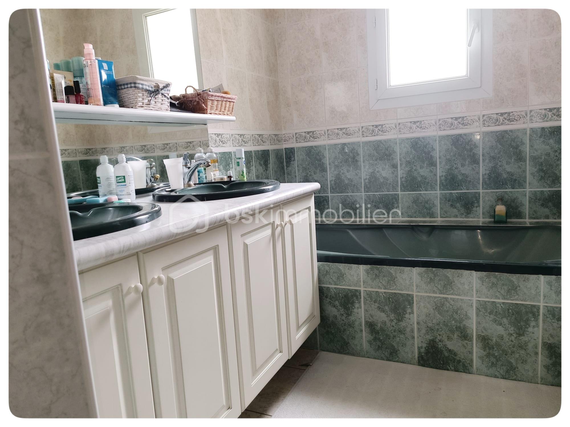 Maison de 150 m² - S D B 1.jpeg