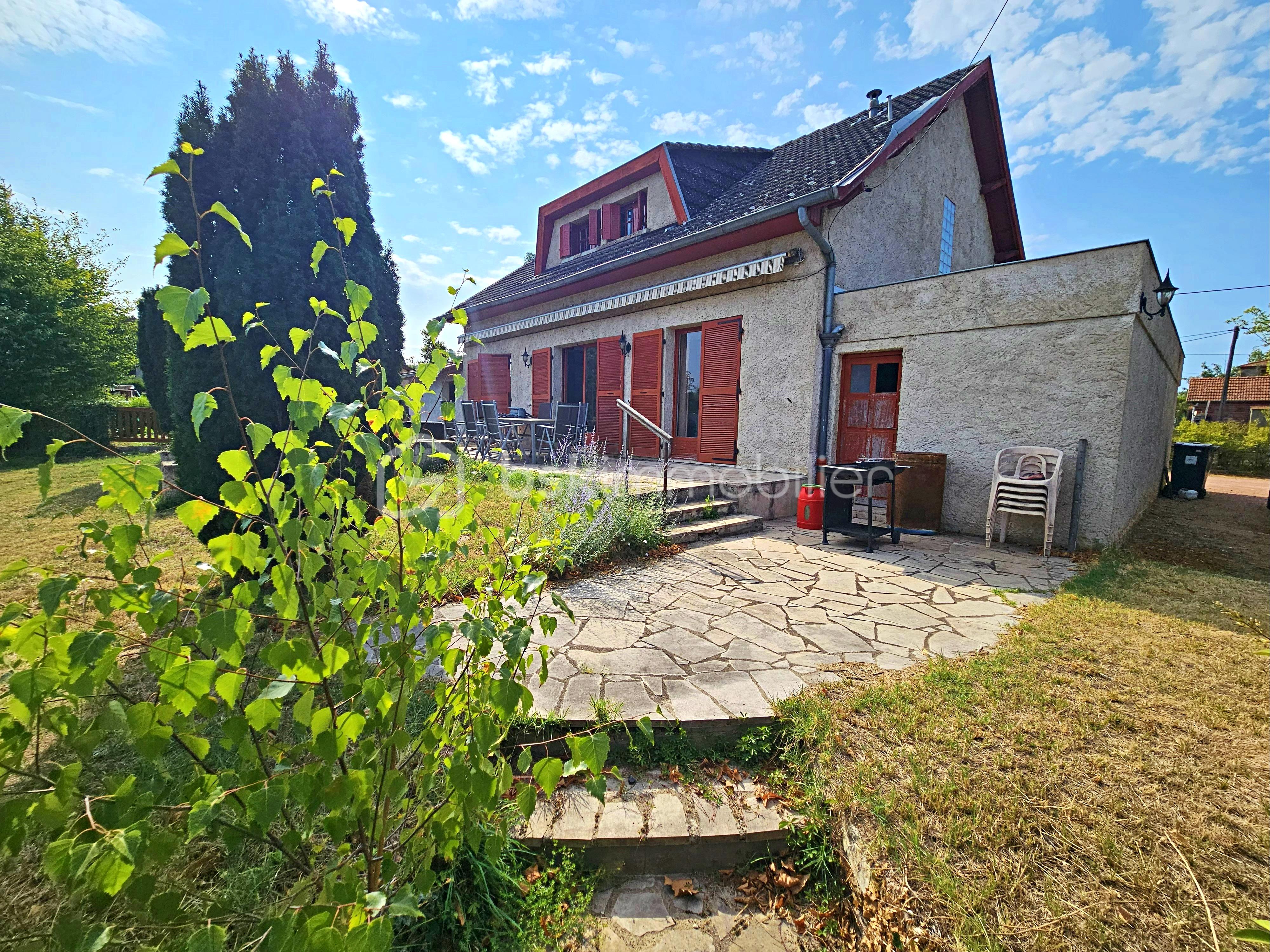 Maison de 140 m² - Entrée portillon.jpg