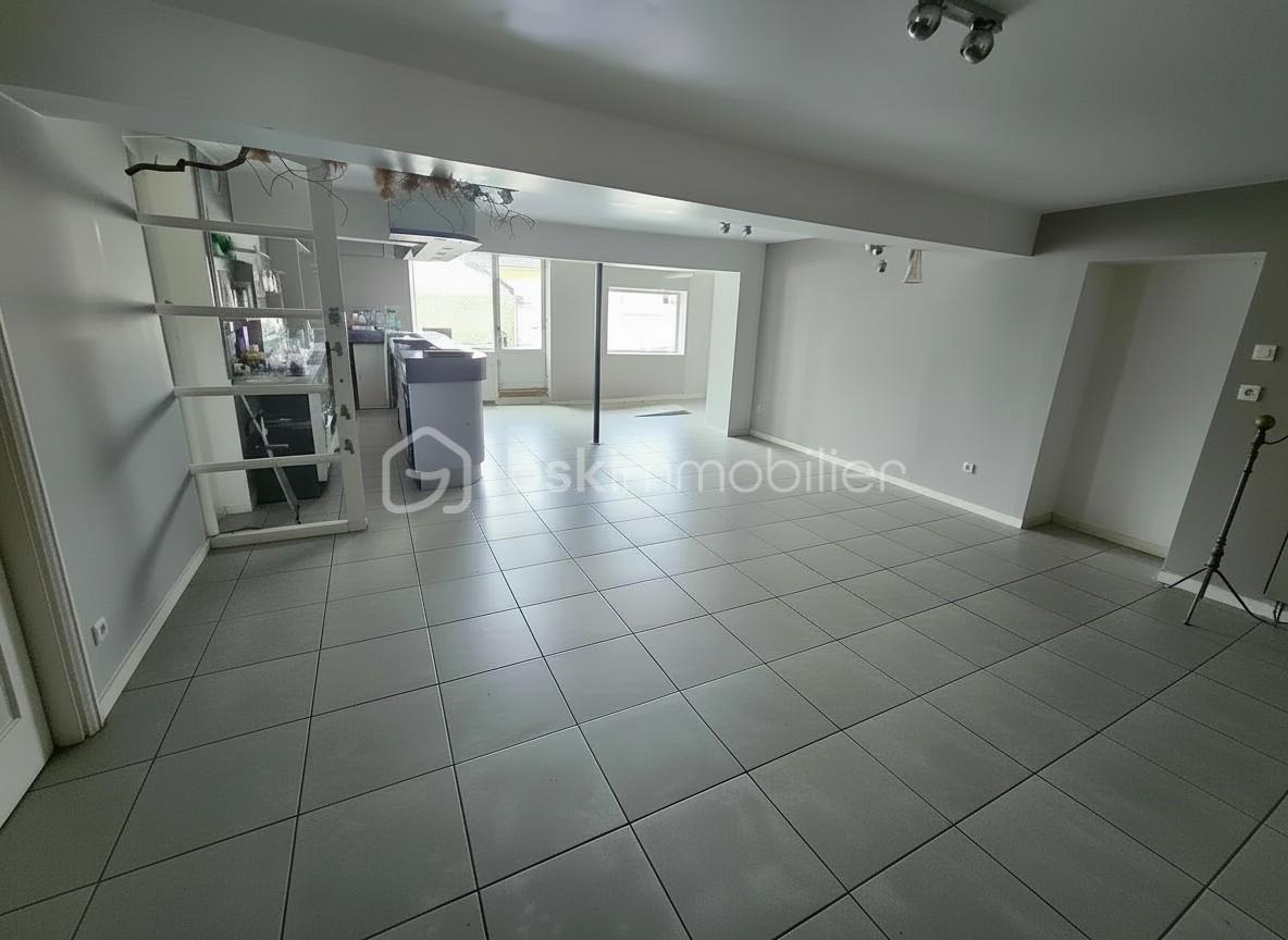 generated_salle vide.jpg