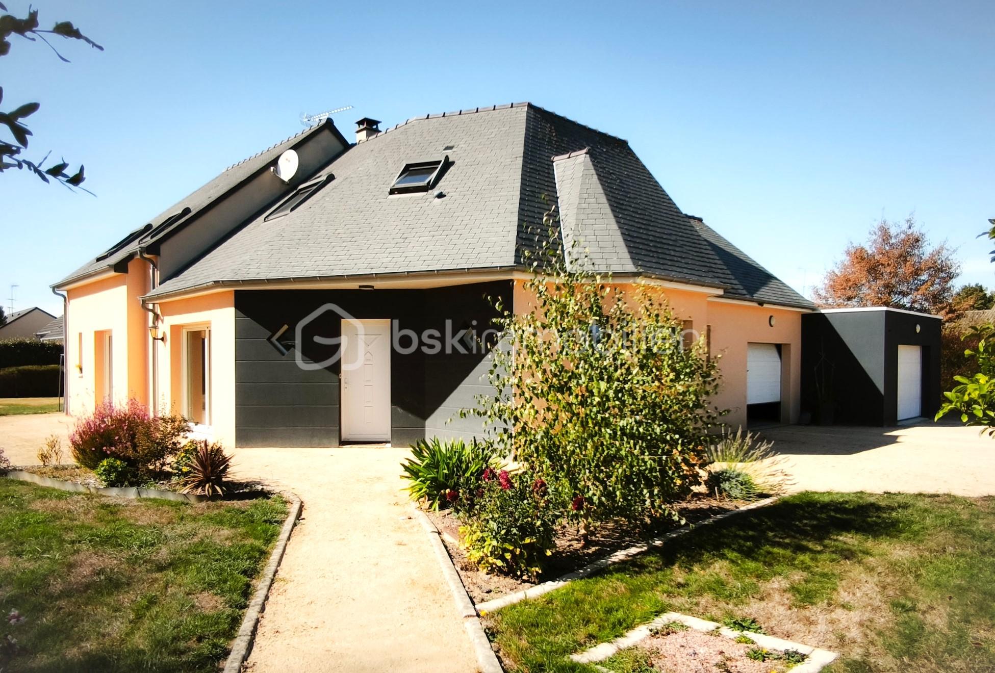 Maison 7 pièces 163 m² · à Loiron-Ruillé · 163 m² · 338 500 €