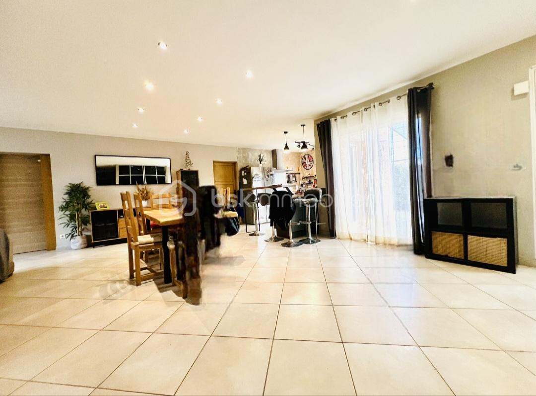 Maison traditionnelle de 107 m² - Screenshot_20251227_134804_Photoroom.jpg