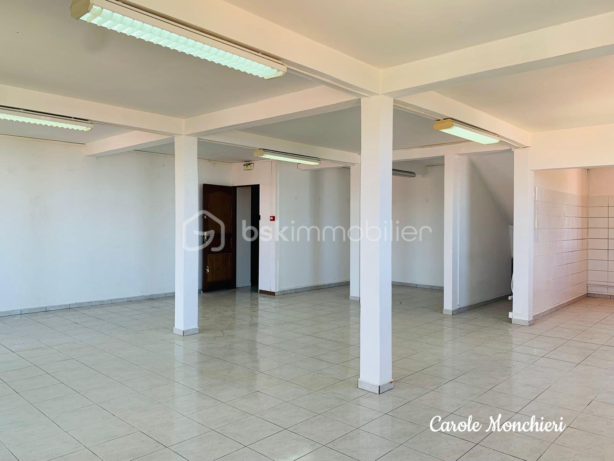 Local d activites de 108 m² - 3.jpg