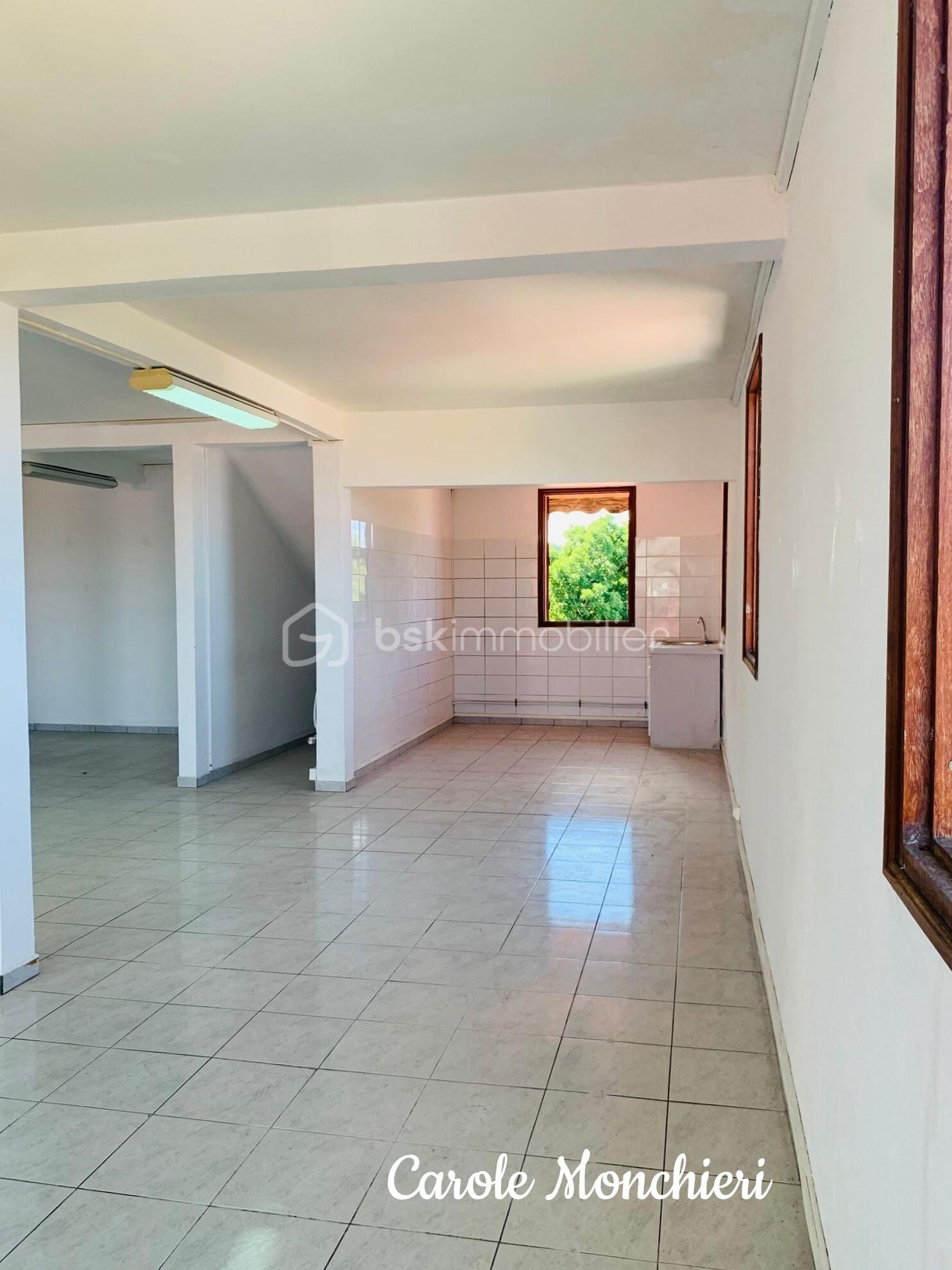 Local d activites de 108 m² - 9.jpg