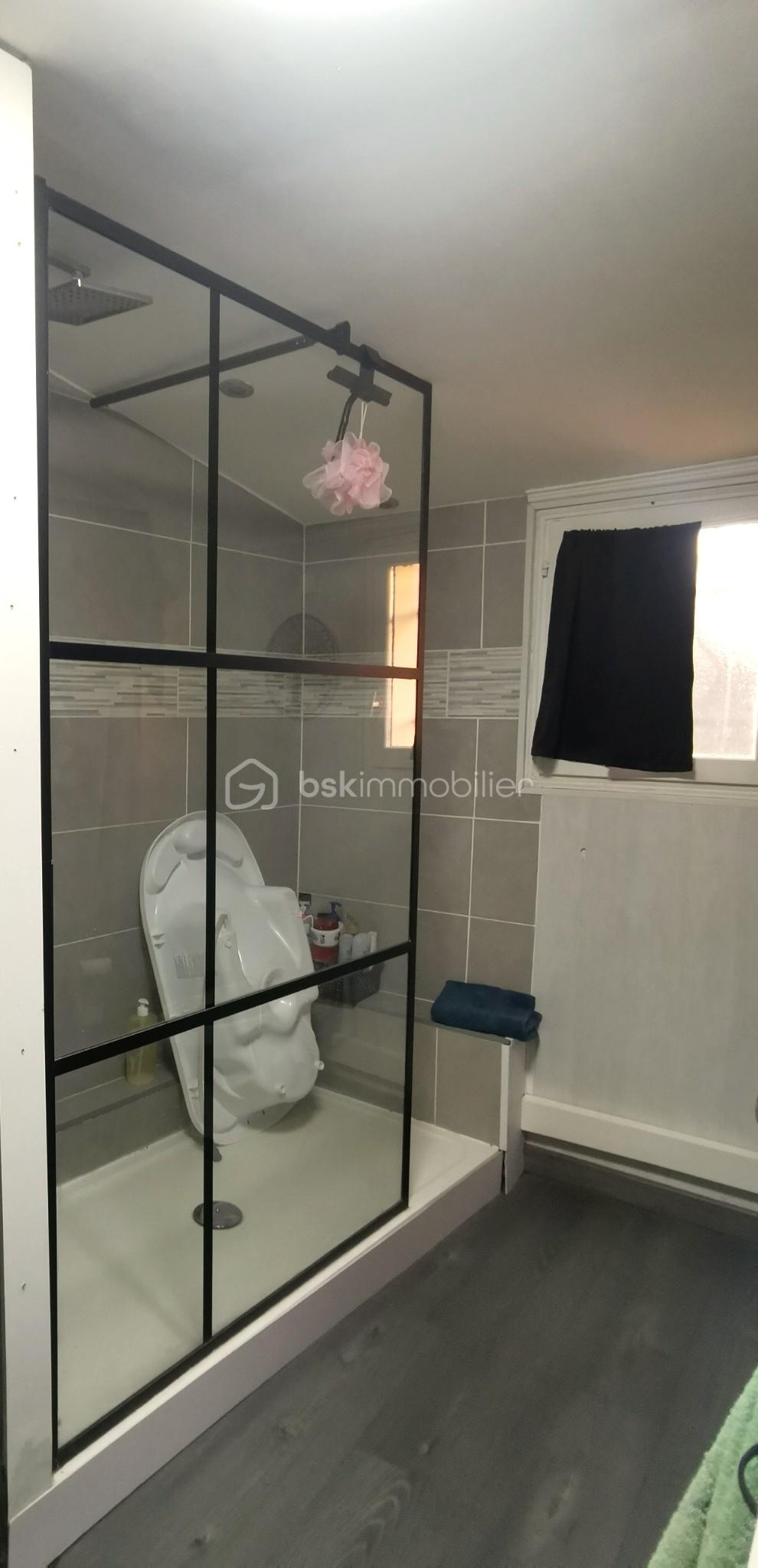 Maison de 83 m² - Douche.jpg