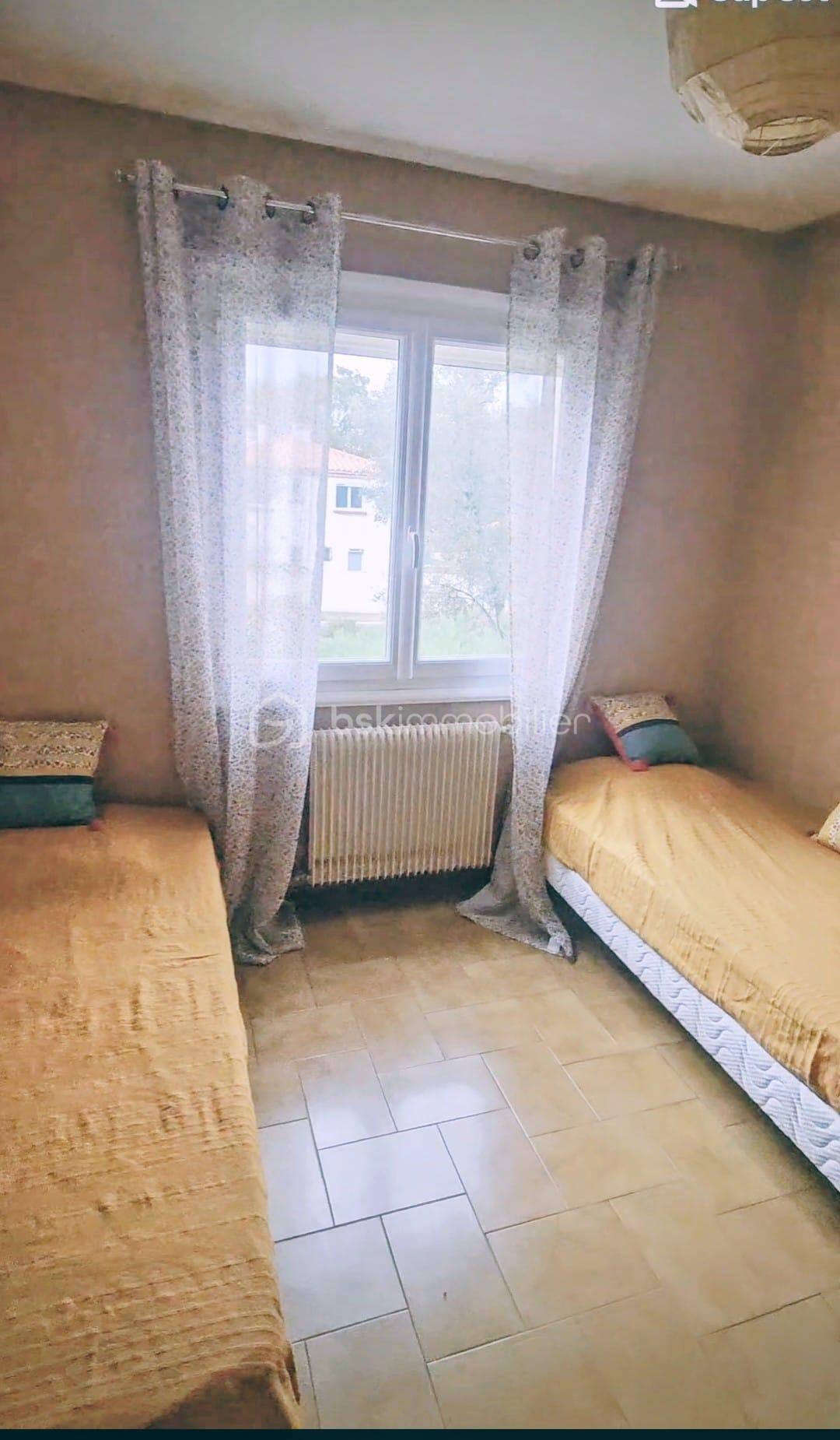 Immeuble de 150 m² - chambre 2.jpg