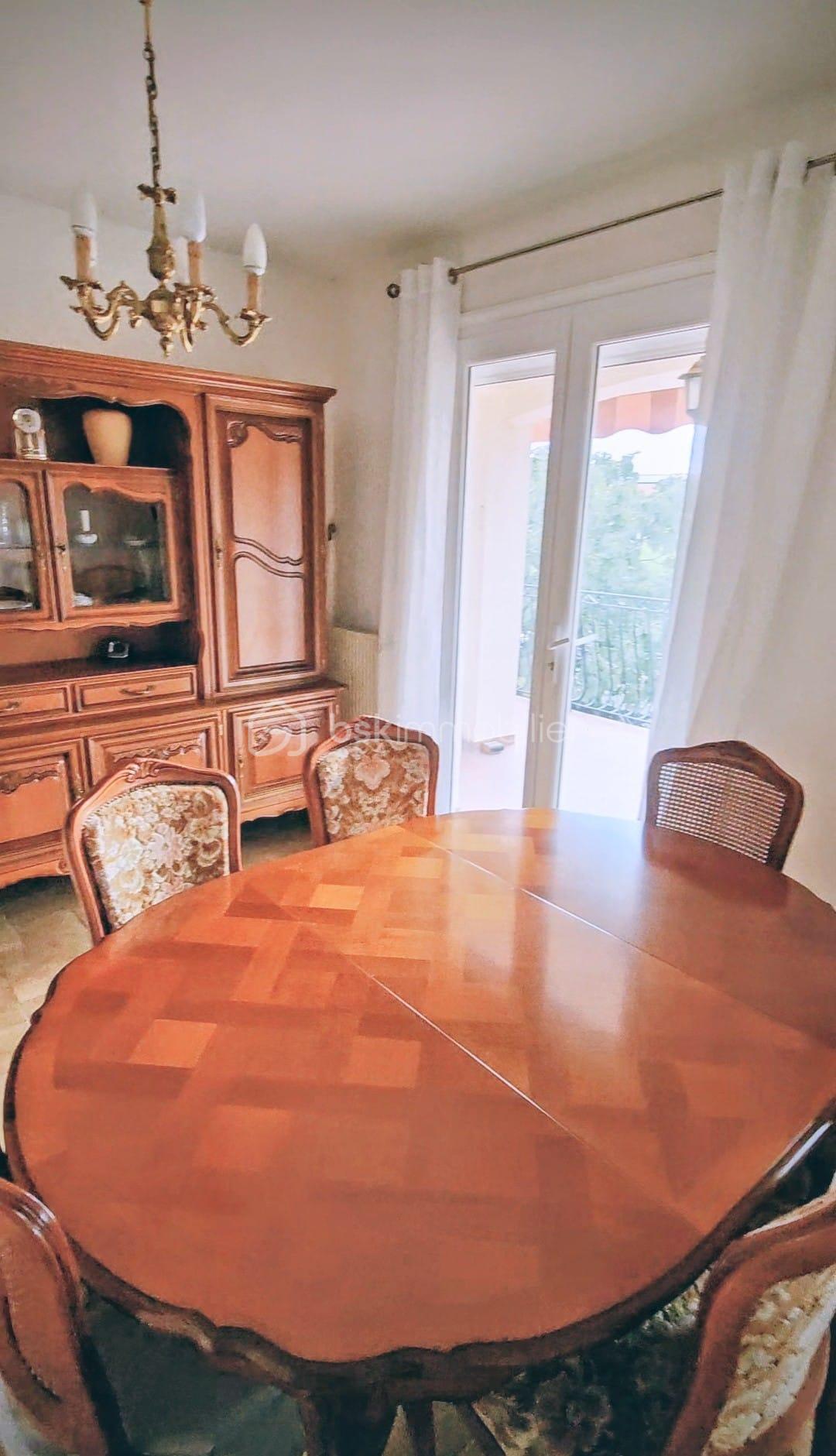 Immeuble de 150 m² - salon.jpg