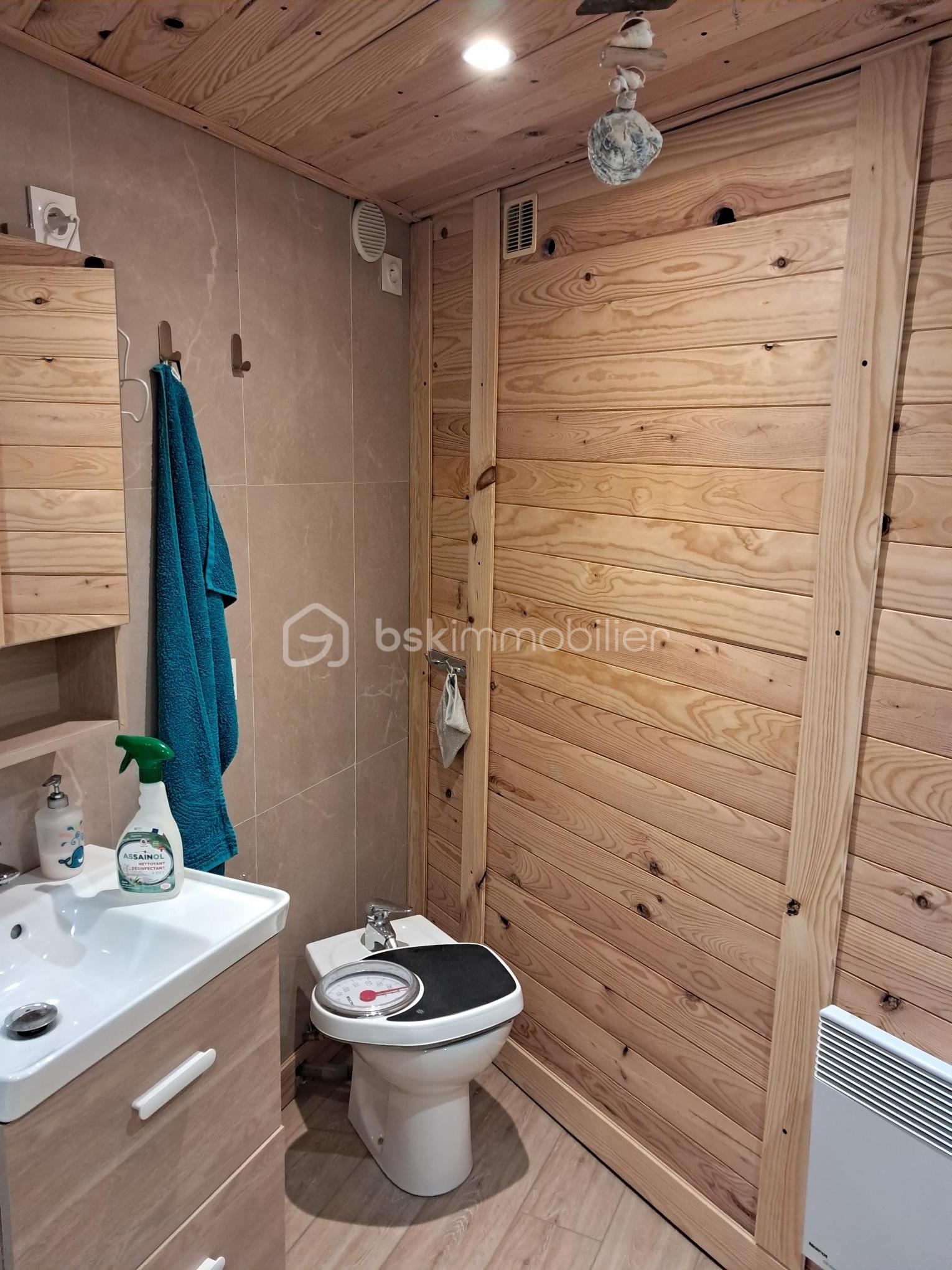 Maison ancienne de 118 m² - 23-salle eau garage.jpg