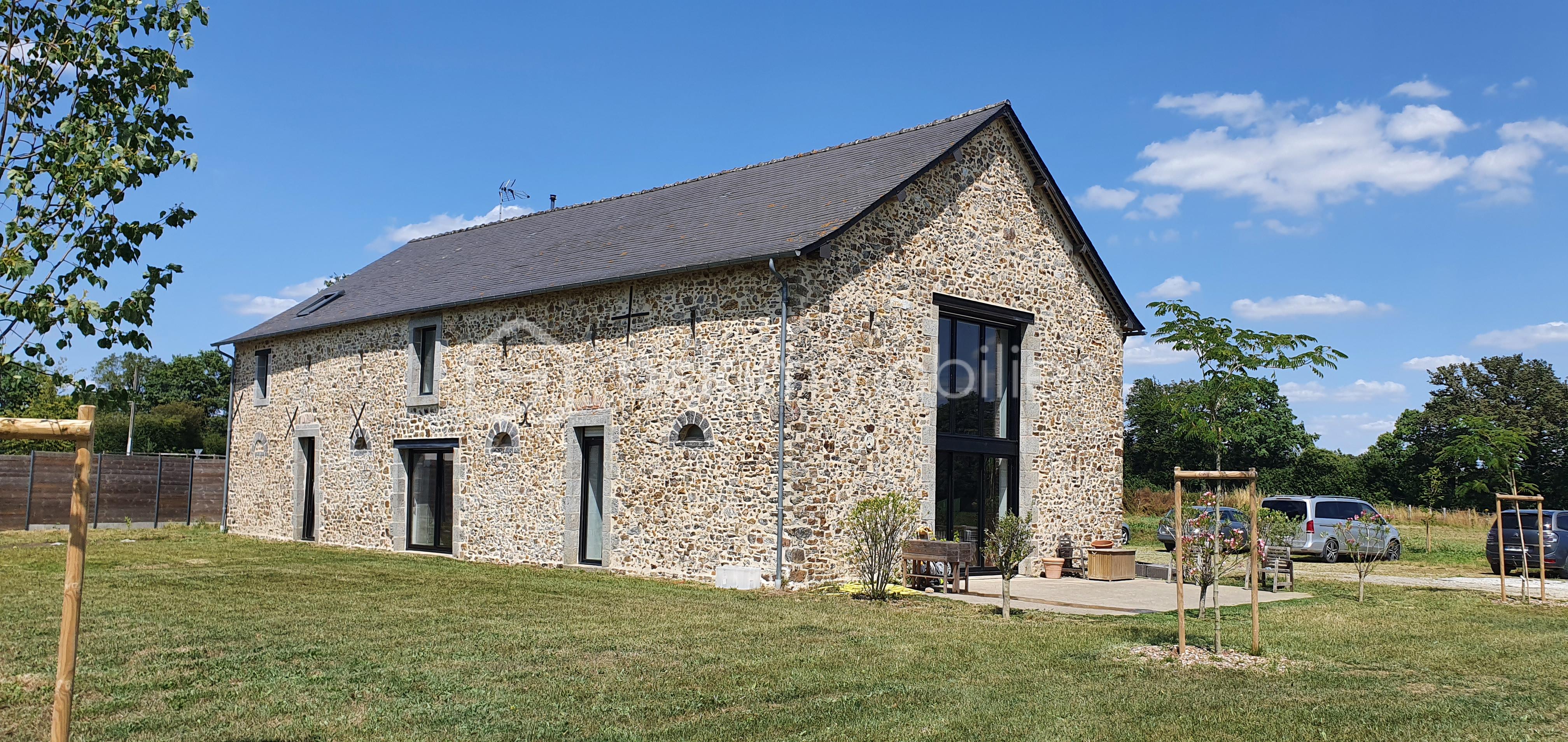 Maison 10 pièces 287 m² · à Le Genest-Saint-Isle · 287 m² · 436 800 €