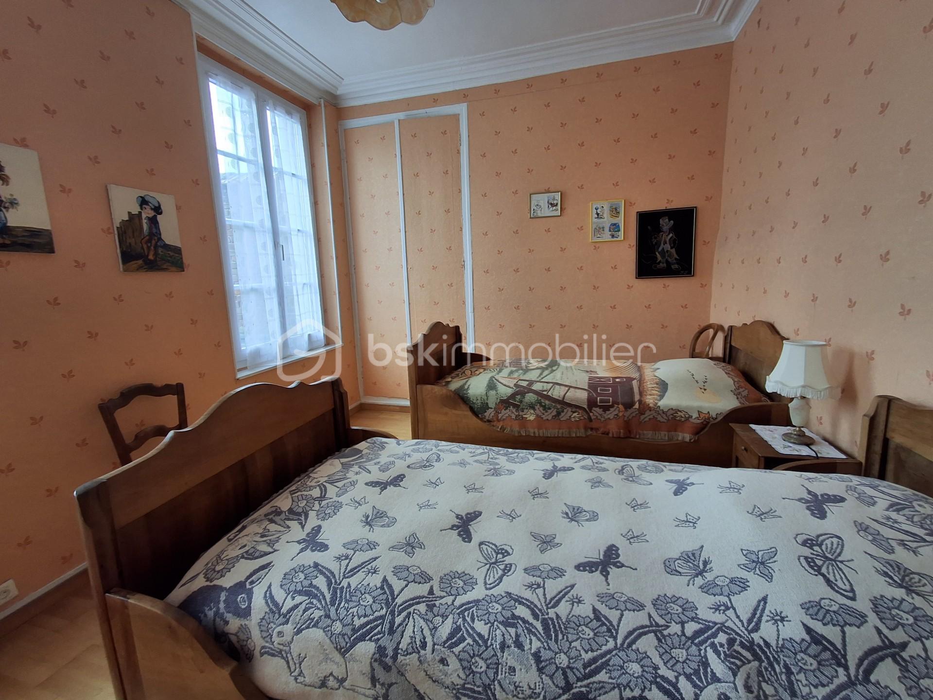 Appartement de 95 m² - Chambre côté arrière paysage.jpg