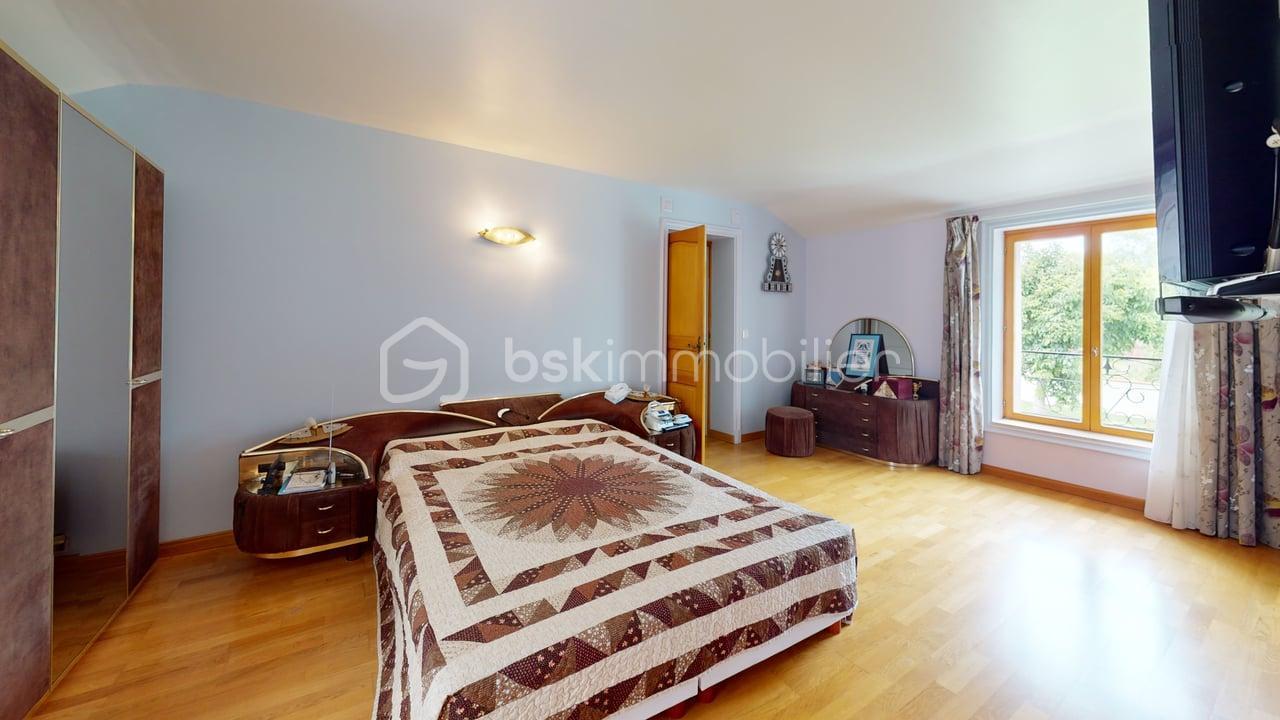 Demeure de 420 m² - Maison-Prefontaines-Bedroom 4.jpg