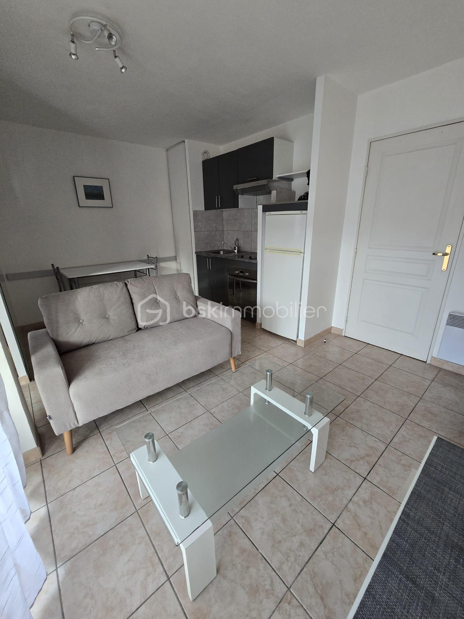 Appartement de 30 m² - séjour + salle à manger + cuisine.jpg