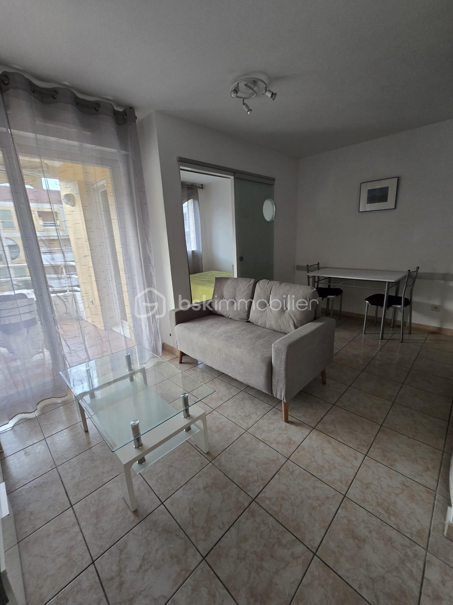 Appartement de 30 m² - séjour + salle à manger + chambre + balcon 2.jpg