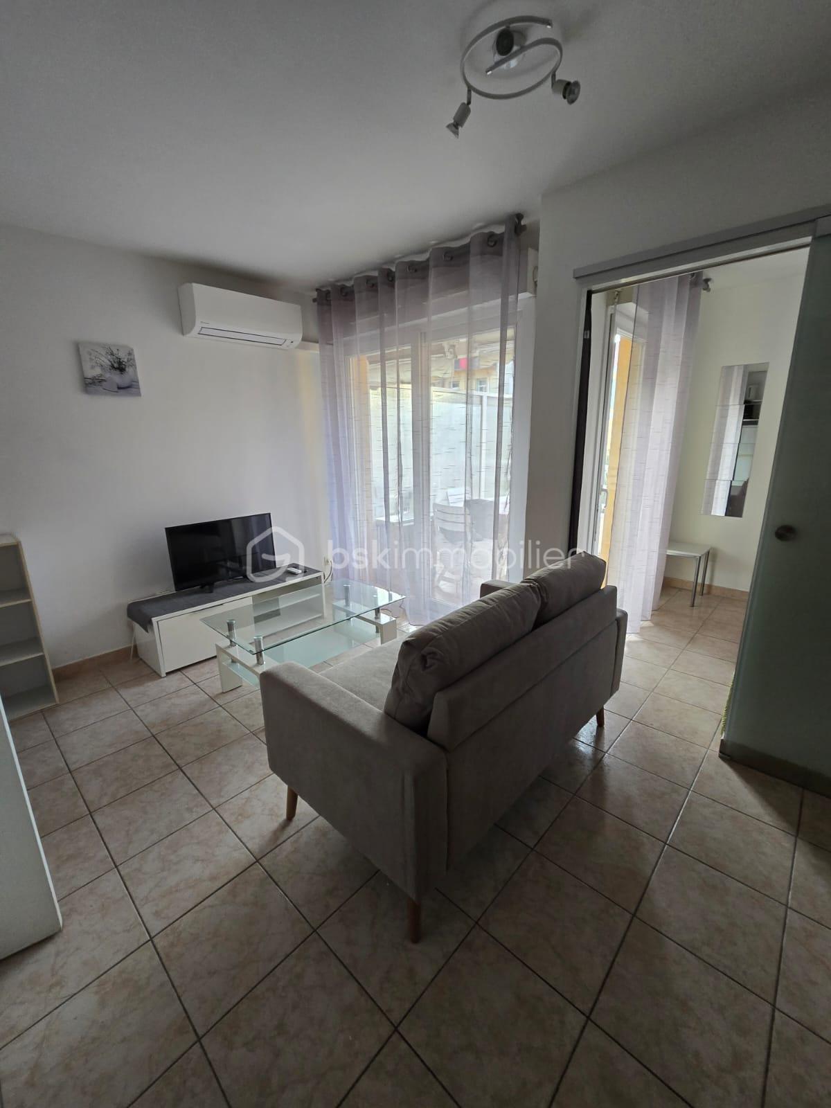 Appartement de 30 m² - séjour + salle à manger + chambre + balcon 3.jpg