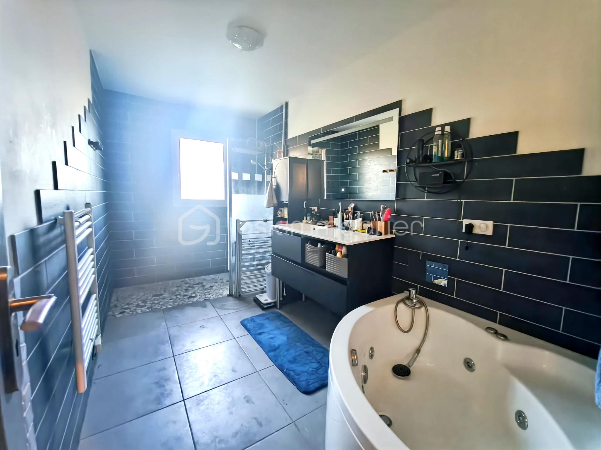 Pavillon de 116 m² - 7cea9f69-8833-4ee4-8b41-738eac124780.jpg