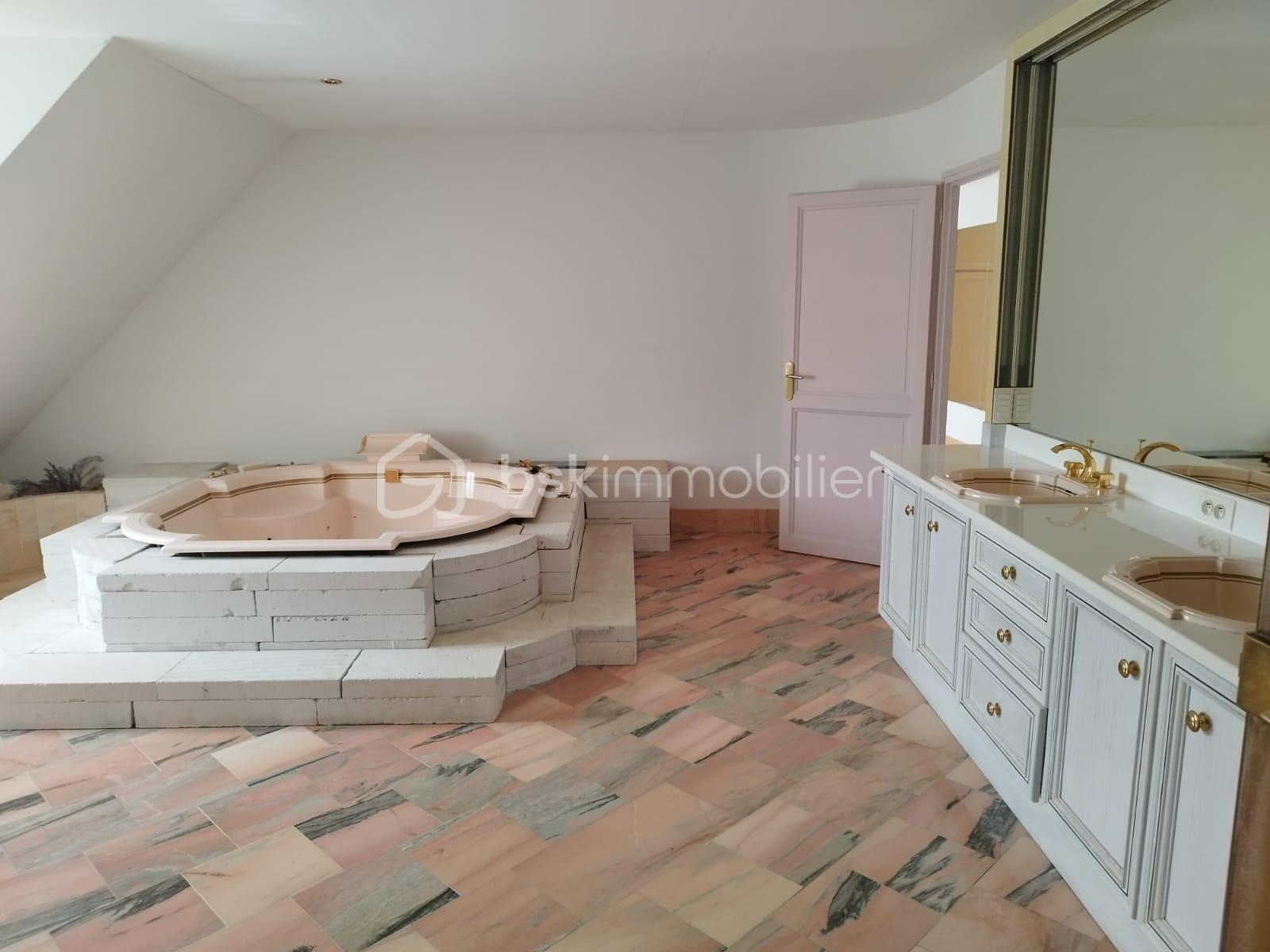 Maison de 422 m² - 8.jpg