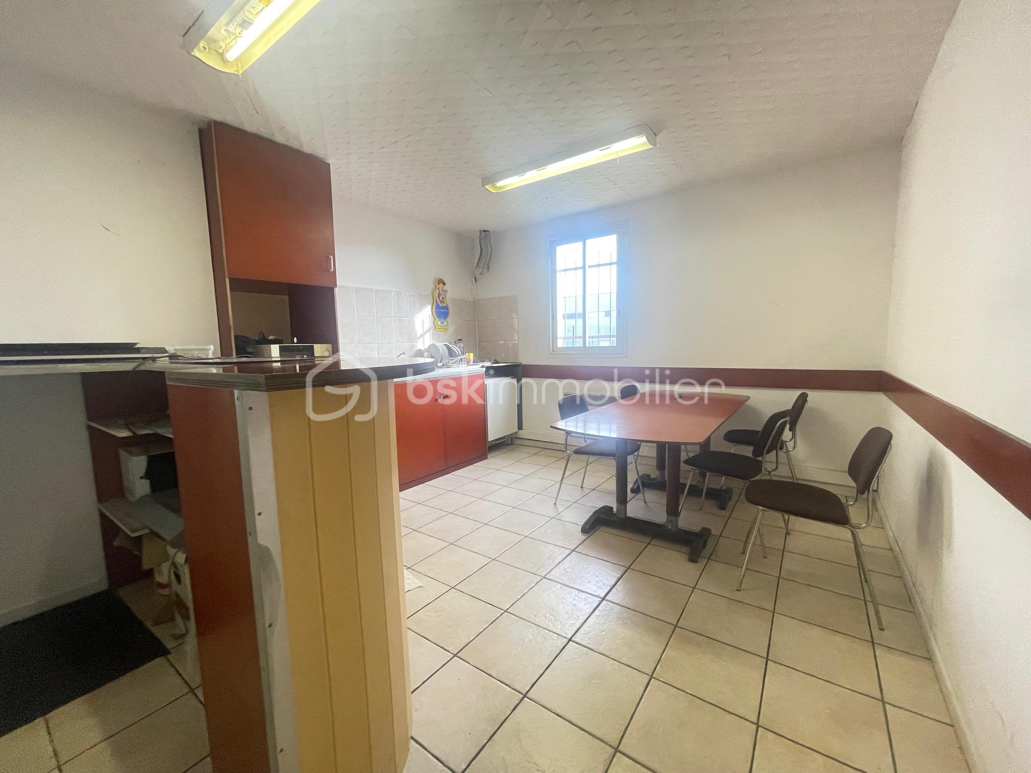 Local d'activités de 2 300 m² - IMG_1199.jpg