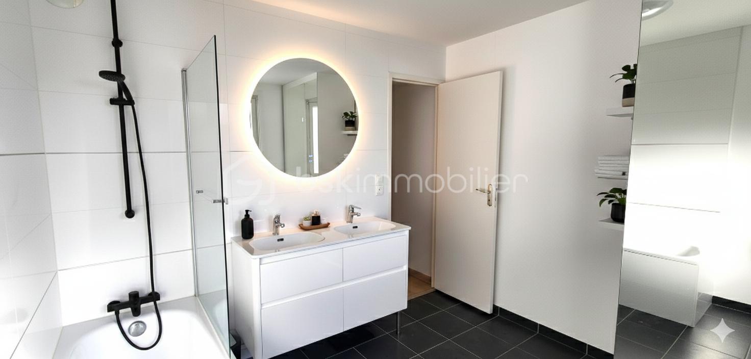 Maison de 124,28 m² - salle de bain étage.png