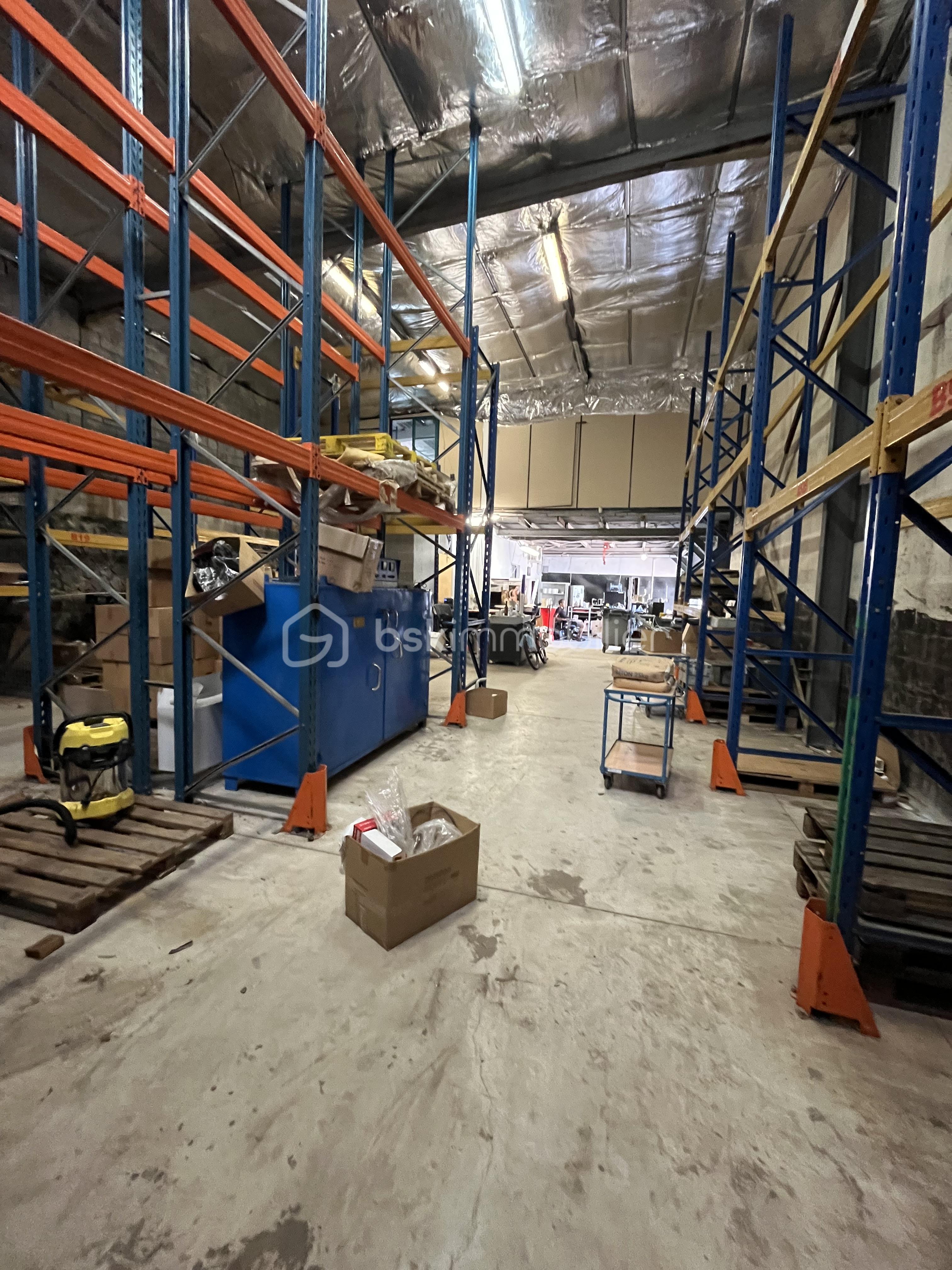 Local de stockage de 350 m²