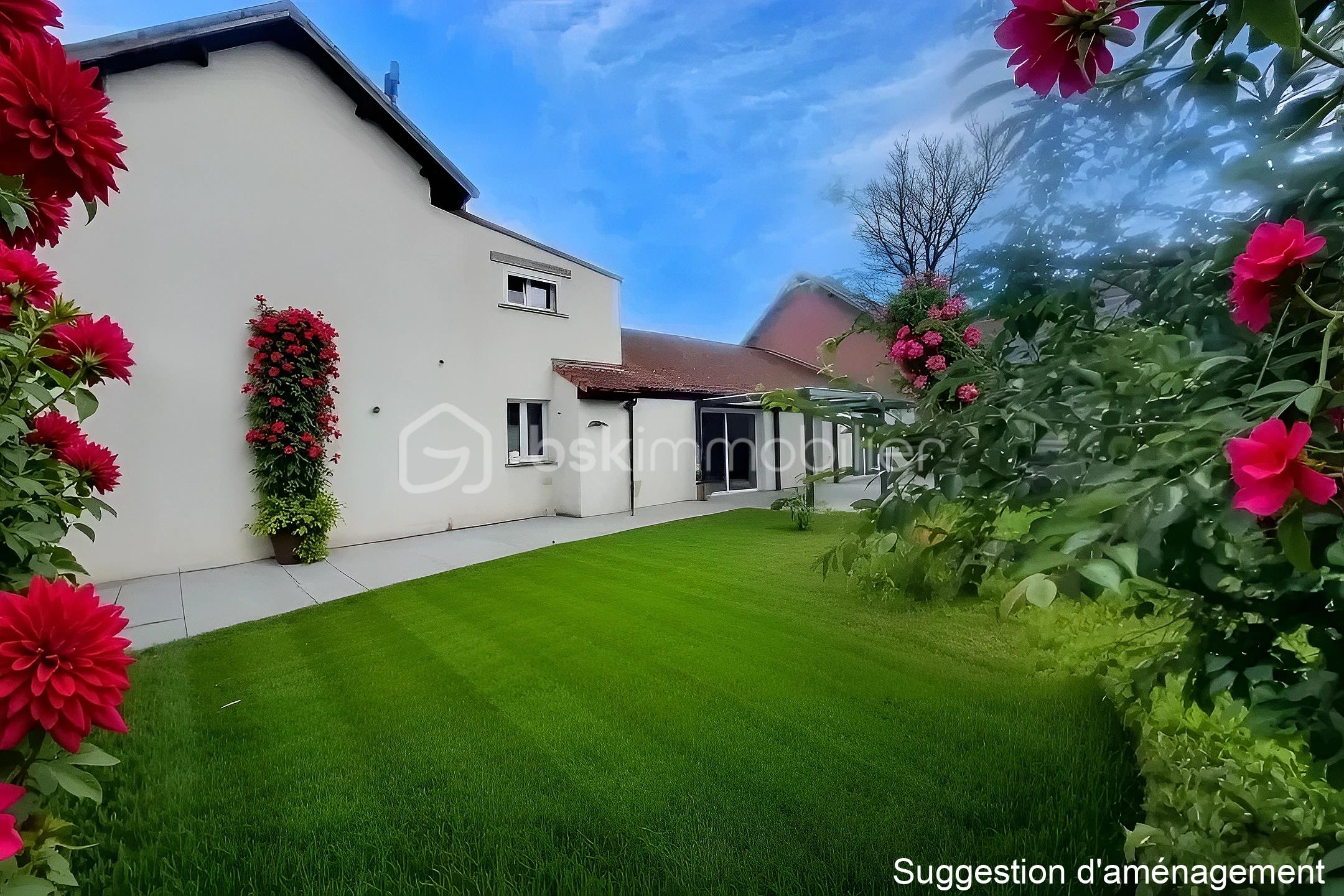 Maison de 178 m² - avion cyril OK jardin fleuri profil vue maison.jpg