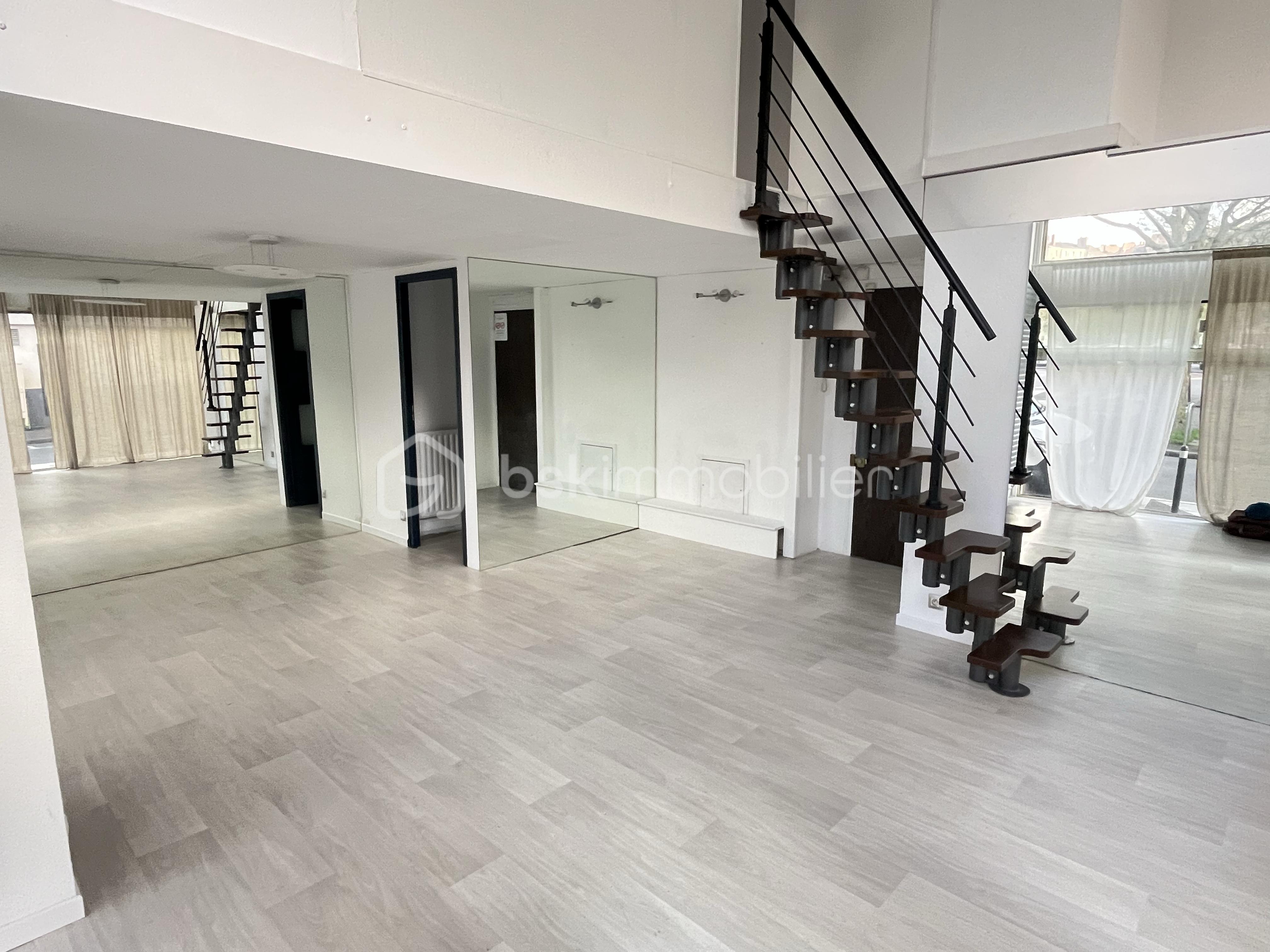 Local commercial 2 pièces 52 m²